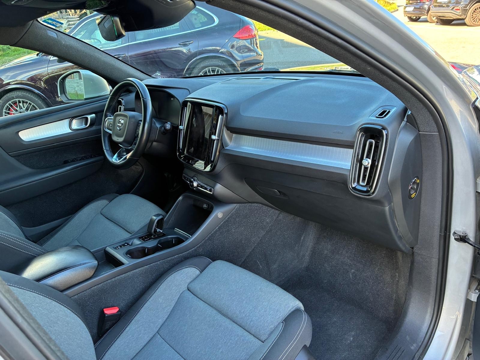 VOLVO XC40 T4 PHEV Essential DCT-image-8