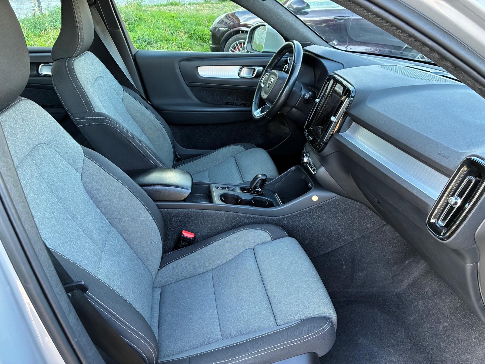 VOLVO XC40 T4 PHEV Essential DCT-image-4