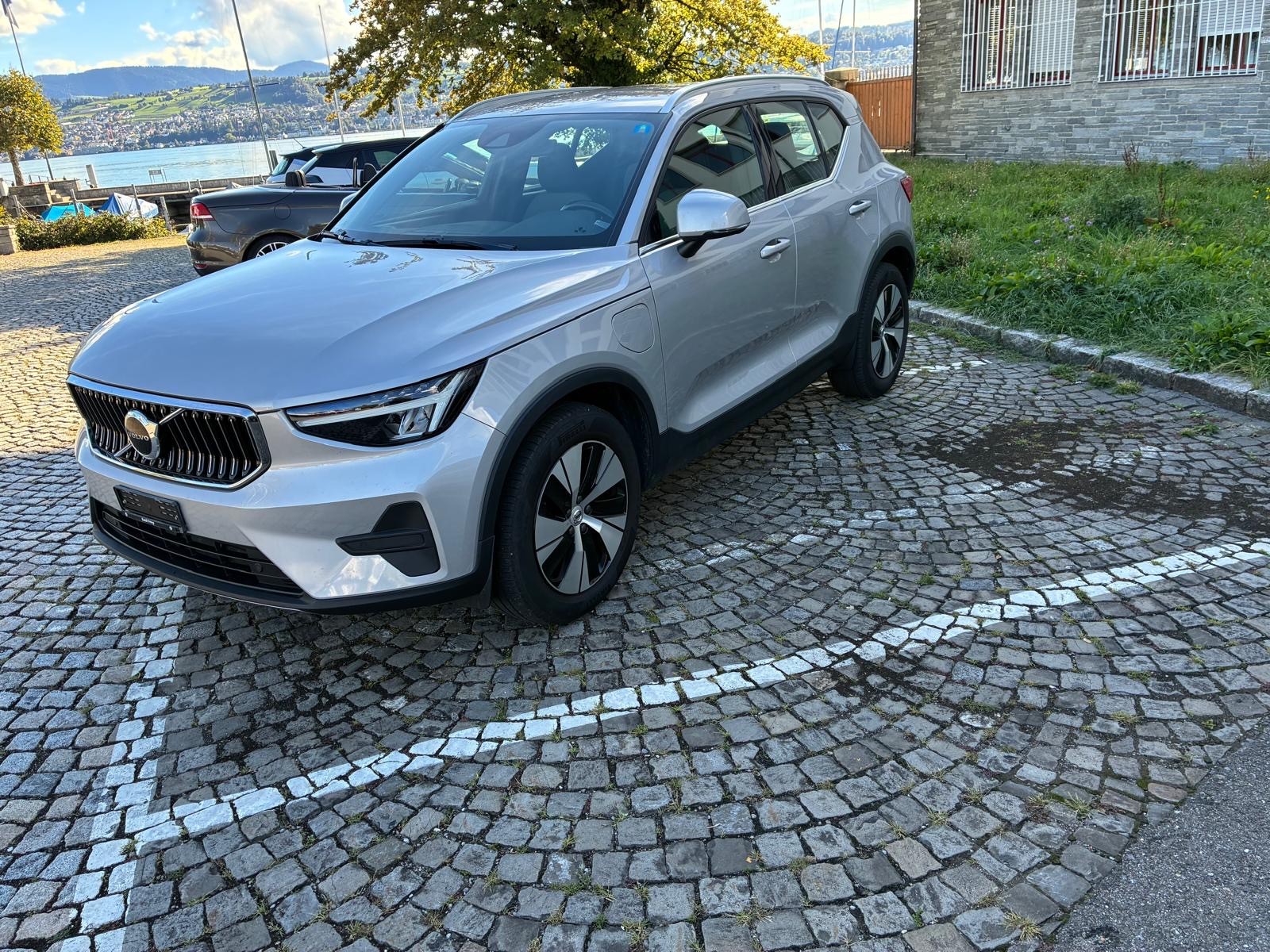 VOLVO XC40 T4 PHEV Essential DCT-image-1