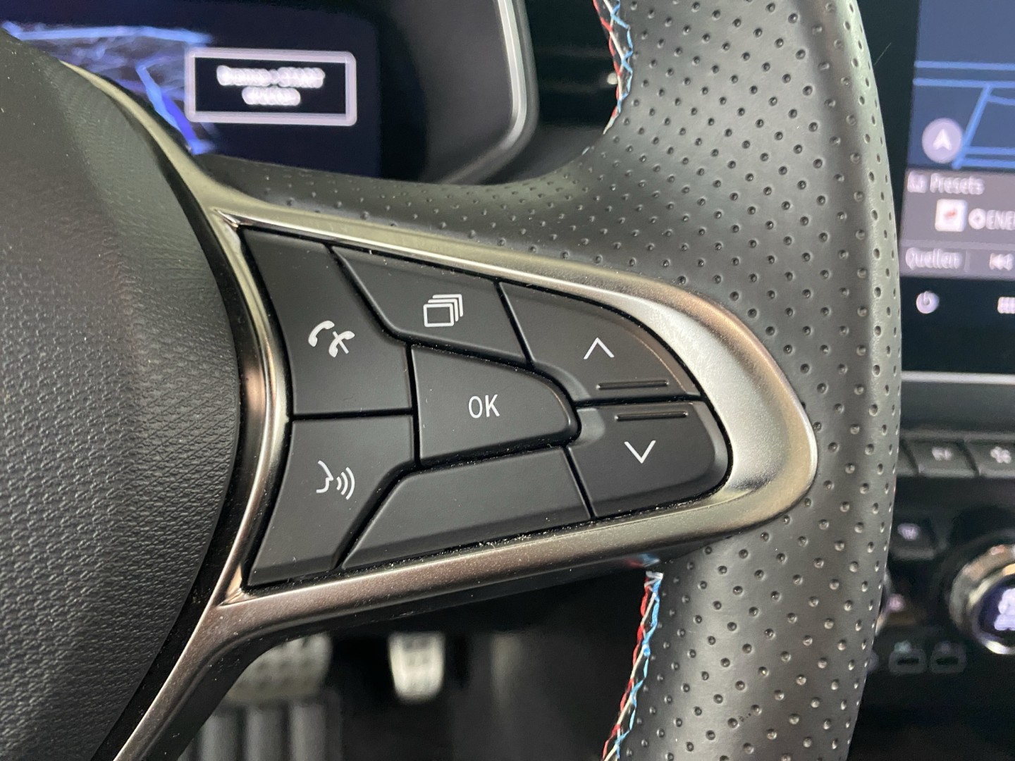 RENAULT Clio 1.6 E-Tech Esprit Alpine-image-17