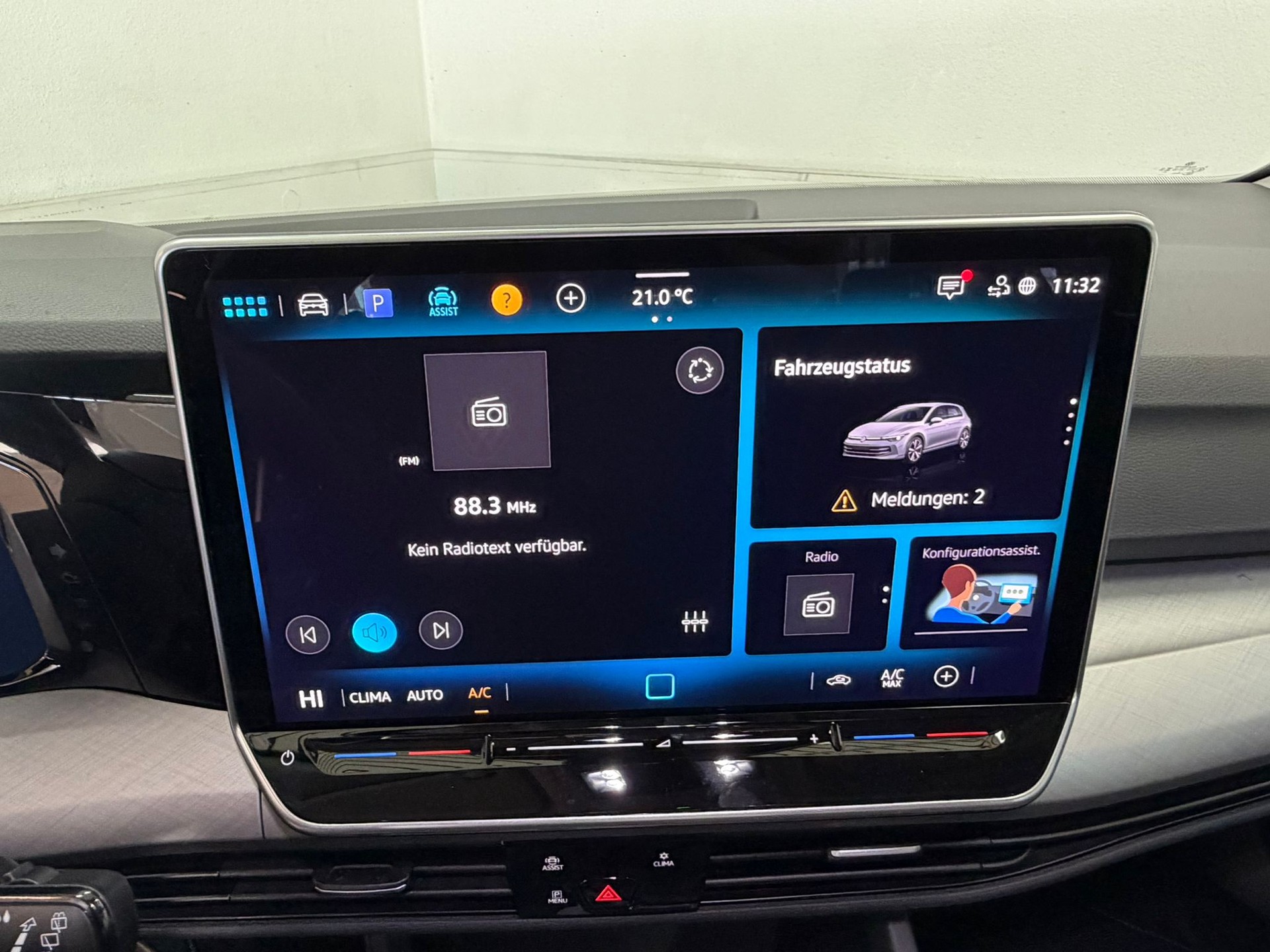 VW Golf 1.5 TSI Basis-image-10