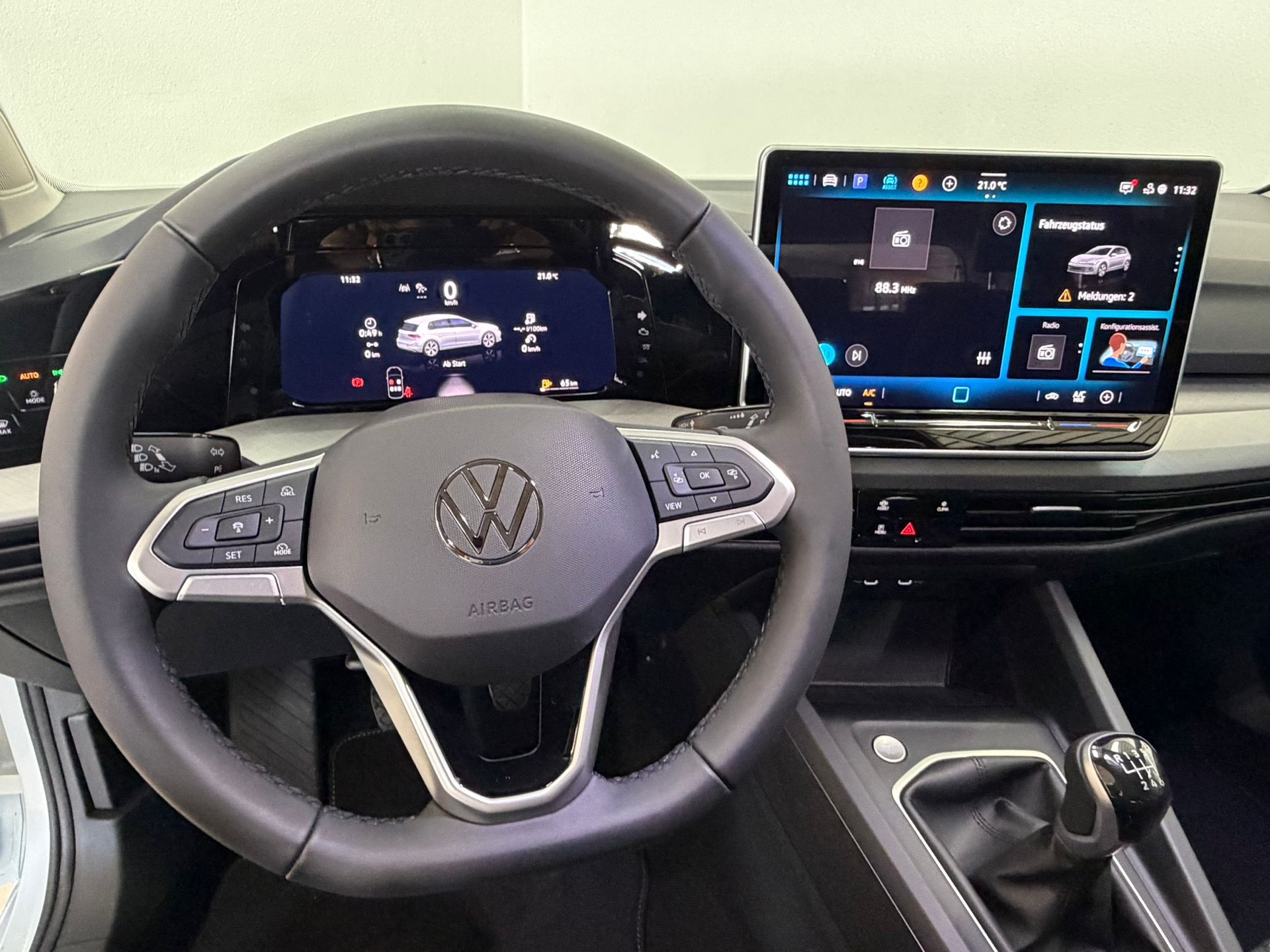VW Golf 1.5 TSI Basis-image-5