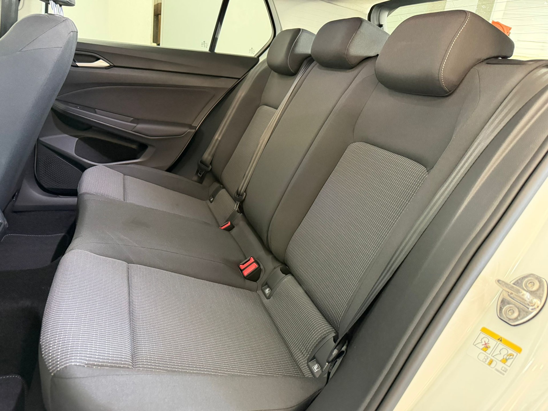 VW Golf 1.5 TSI Basis-image-8