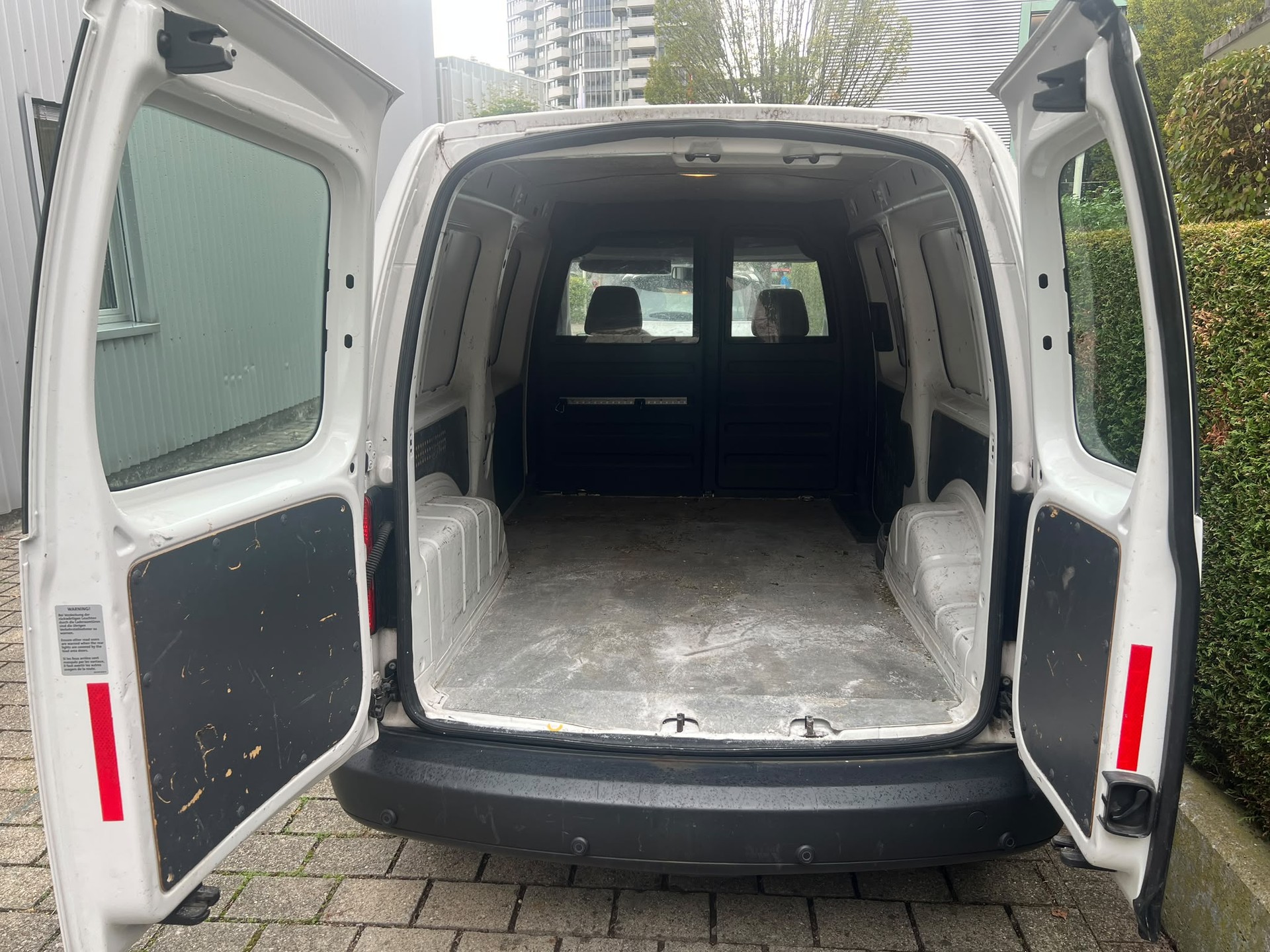 VW Caddy Maxi 1.6 TDI DSG-image-16