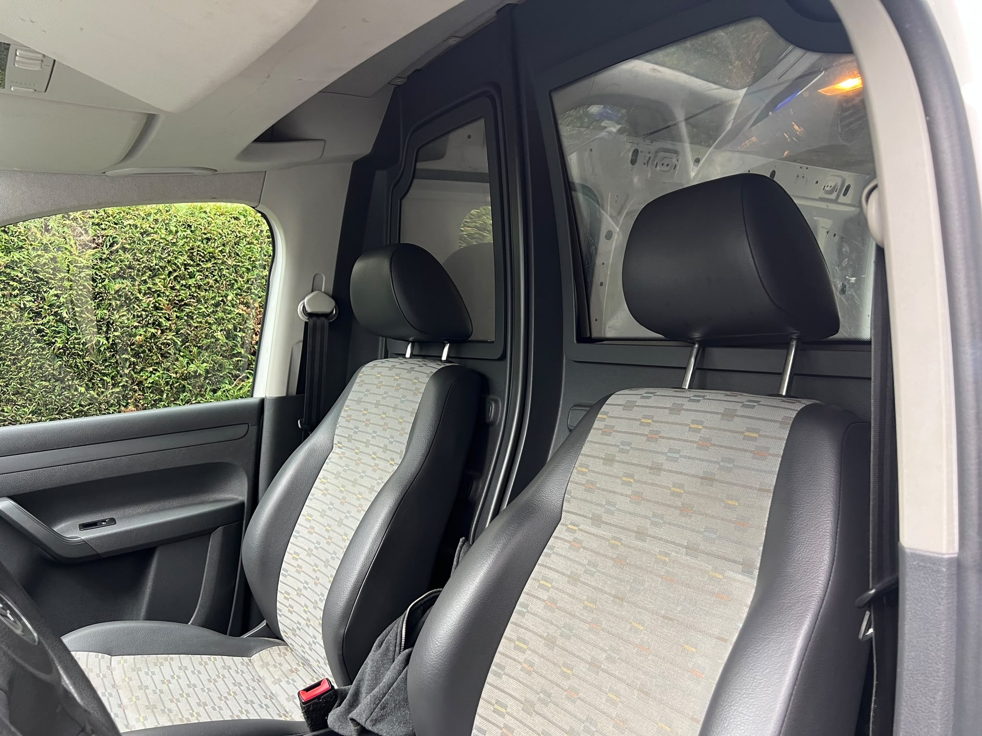 VW Caddy Maxi 1.6 TDI DSG-image-22