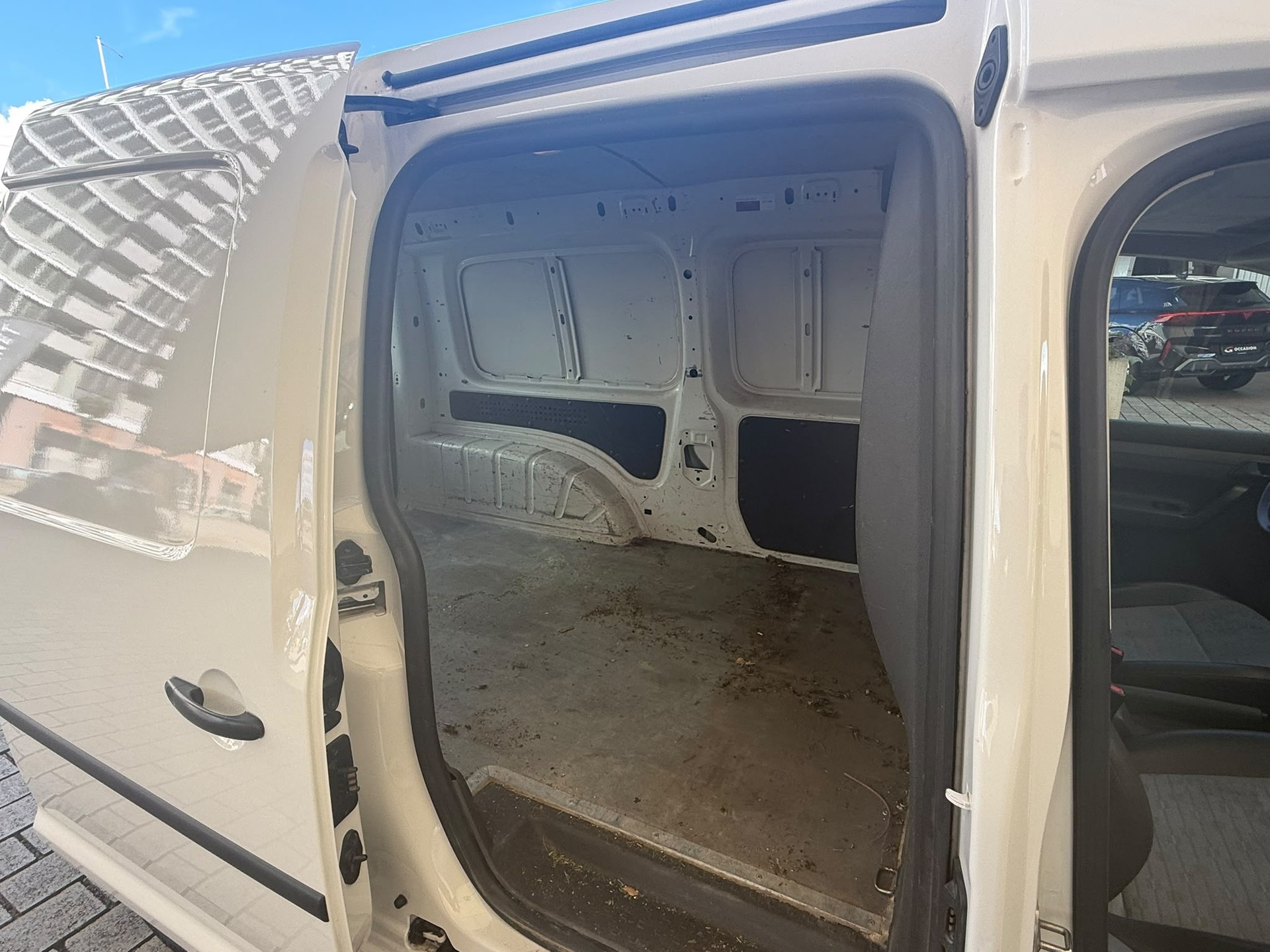 VW Caddy Maxi 1.6 TDI DSG-image-9