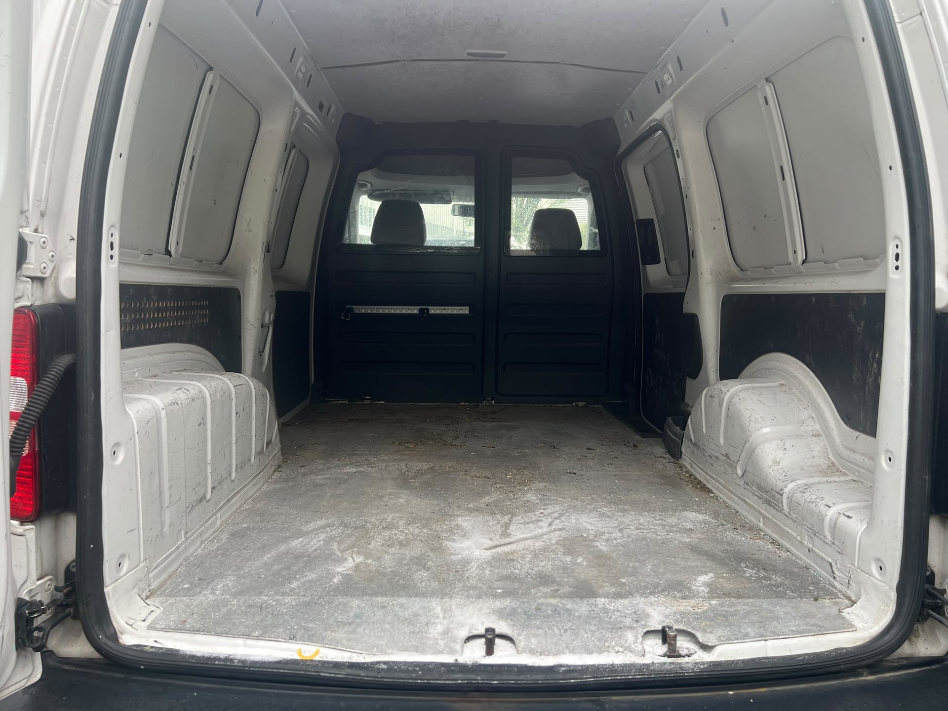 VW Caddy Maxi 1.6 TDI DSG-image-11