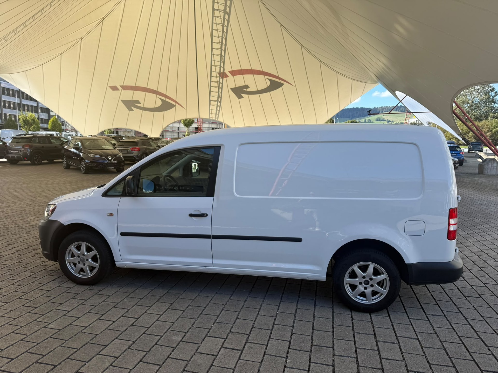 VW Caddy Maxi 1.6 TDI DSG-image-1