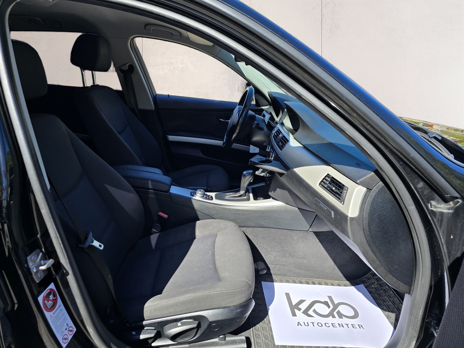 BMW 320d xDrive Touring Steptronic-image-12