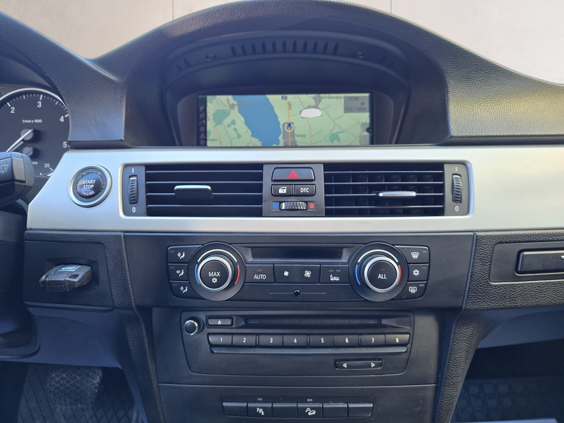 BMW 320d xDrive Touring Steptronic-image-10