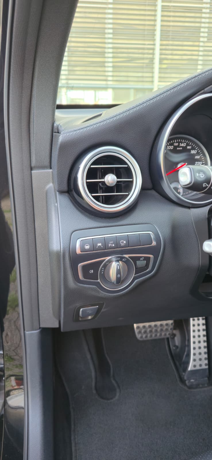 MERCEDES-BENZ GLC 250 d AMG Line 4m-image-5