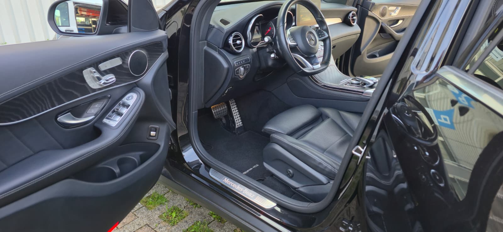 MERCEDES-BENZ GLC 250 d AMG Line 4m-image-2