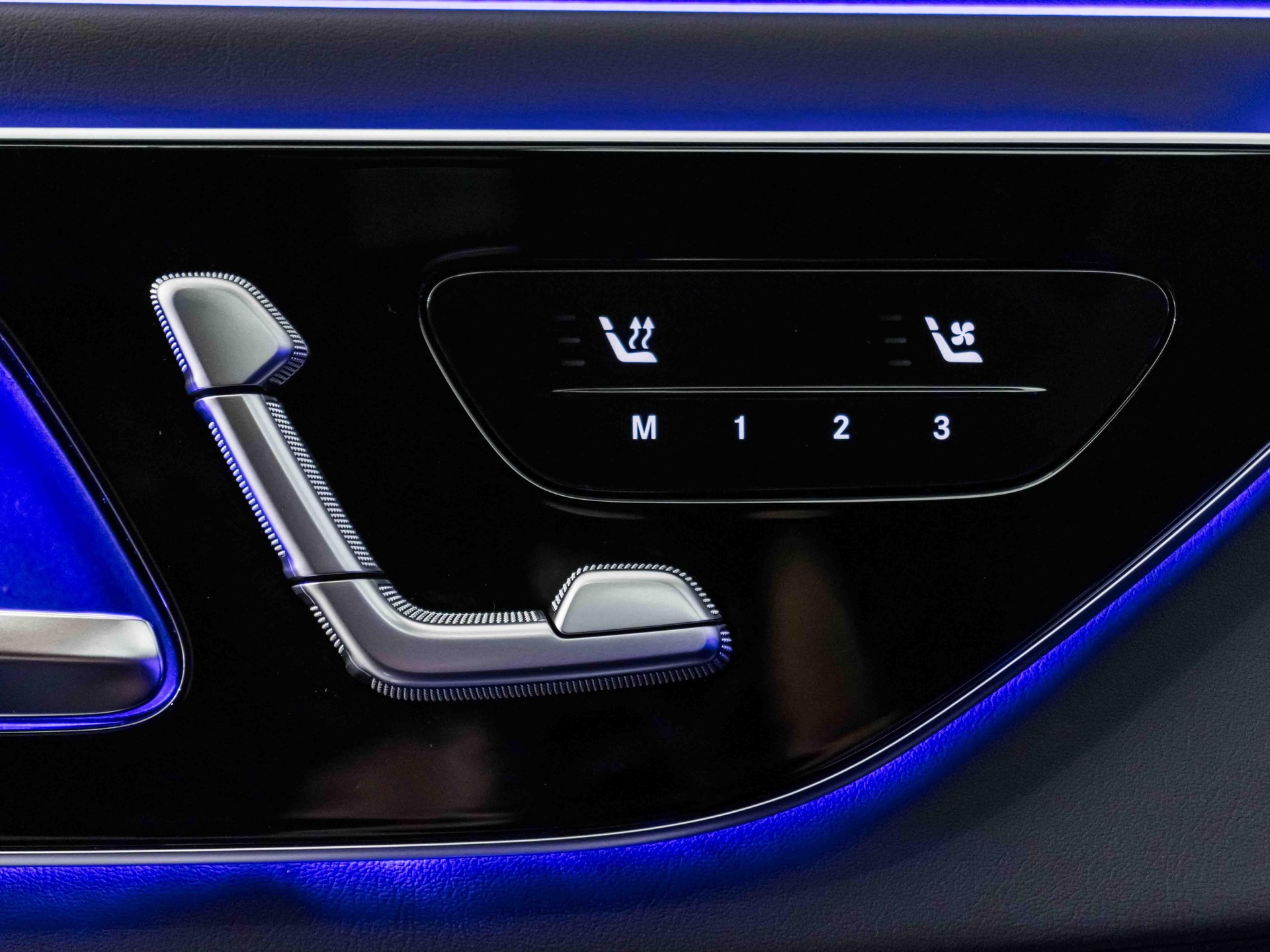 MERCEDES-BENZ CLE 53 AMG 4MATIC+ Coupé-image-12