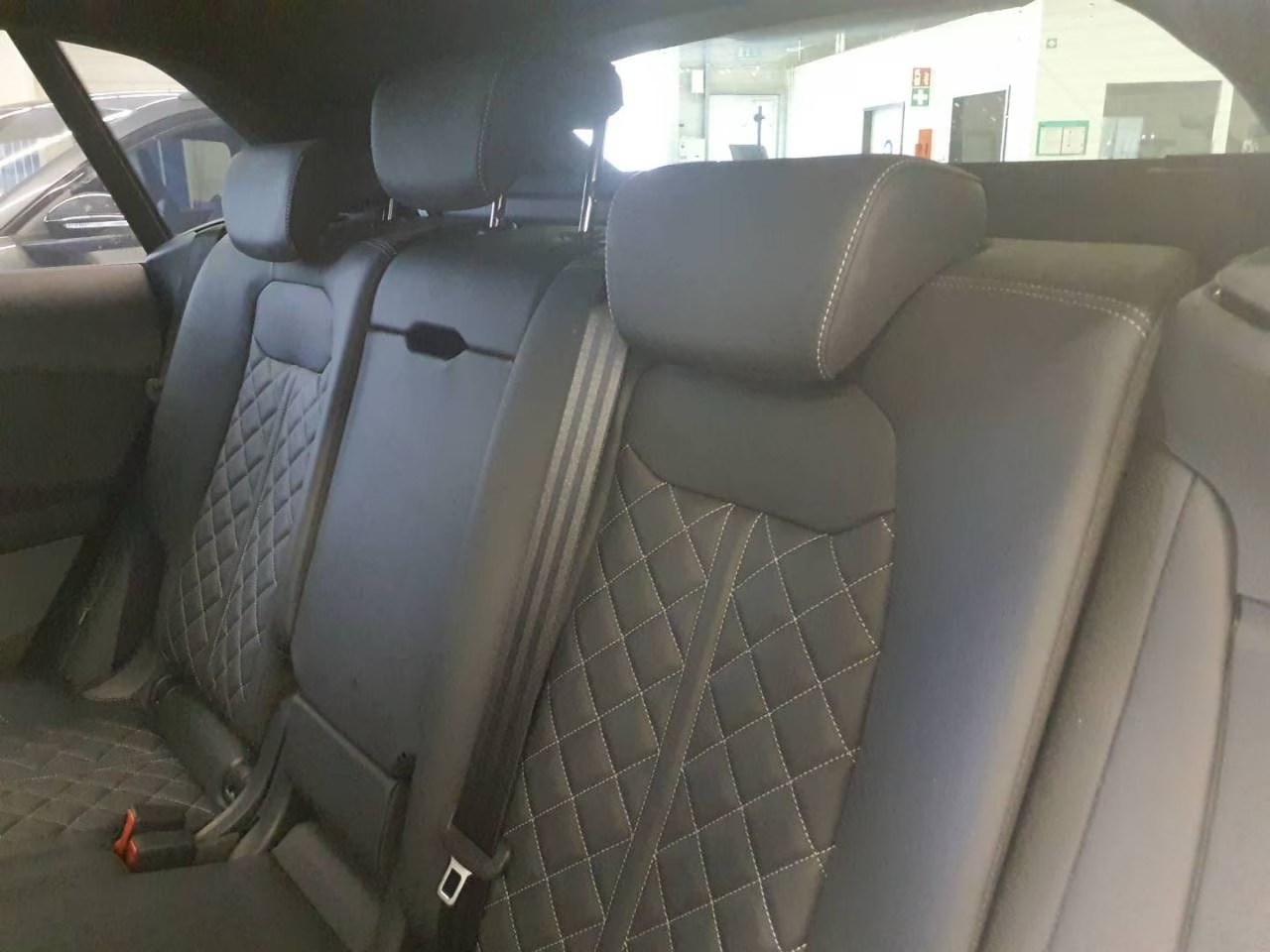 AUDI Q8 SUV TFSI e quattro 290 kW tiptronic-image-4