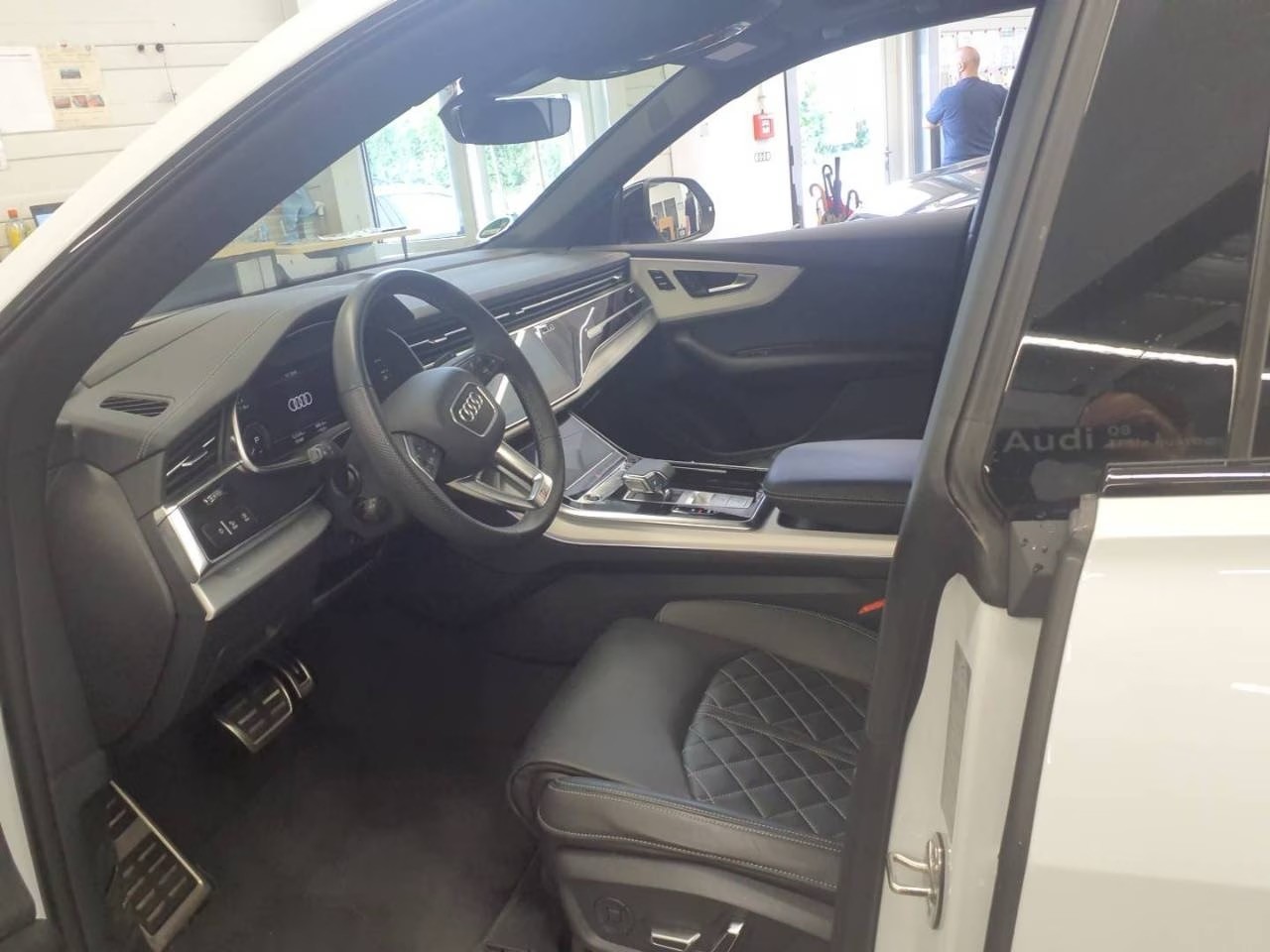AUDI Q8 SUV TFSI e quattro 290 kW tiptronic-image-3