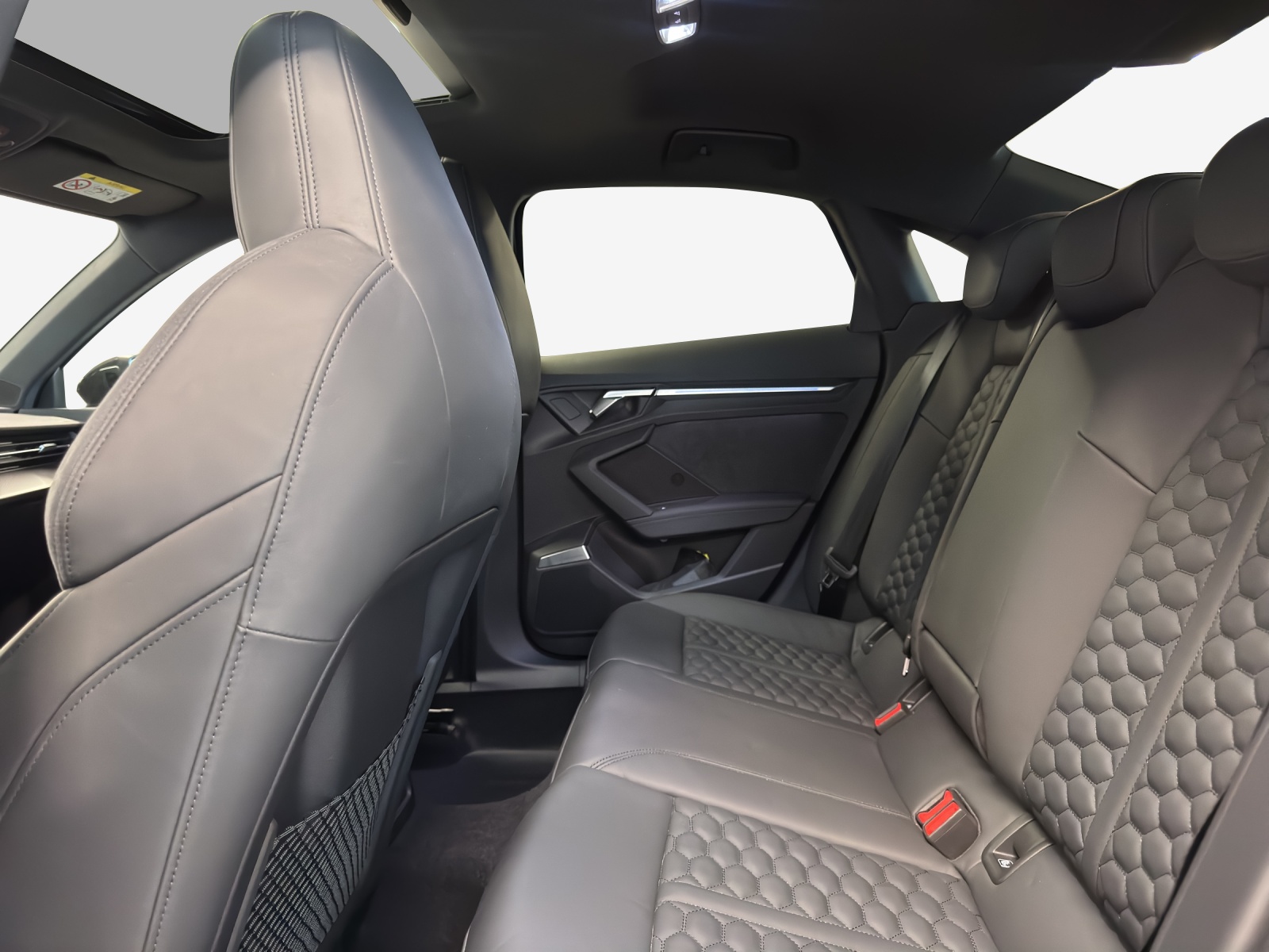 AUDI RS3 Limousine 2.5 TSI quattro S-tronic-image-11