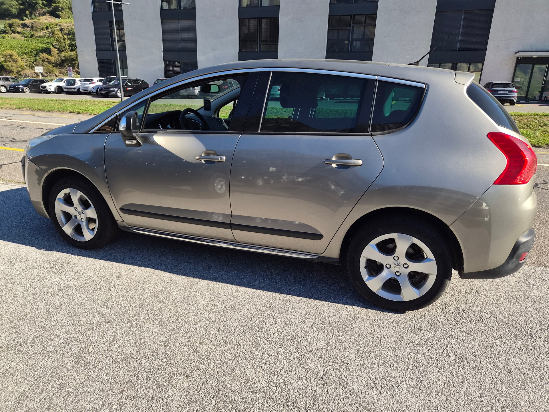 PEUGEOT 3008 1.6 16V T Platinum Tiptronic-image-5