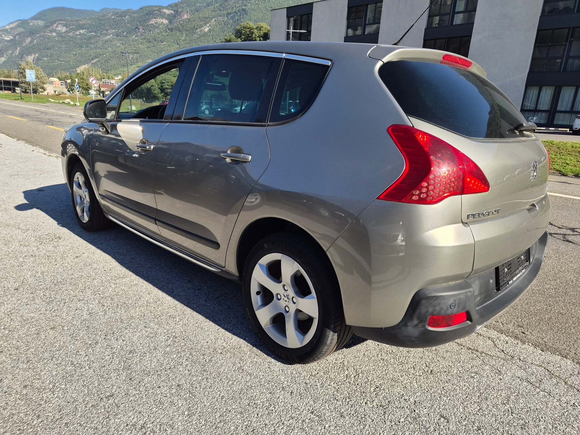 PEUGEOT 3008 1.6 16V T Platinum Tiptronic-image-4
