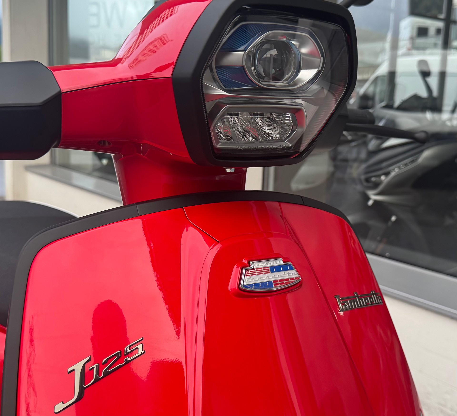 LAMBRETTA J125 black trims & rims-image-14