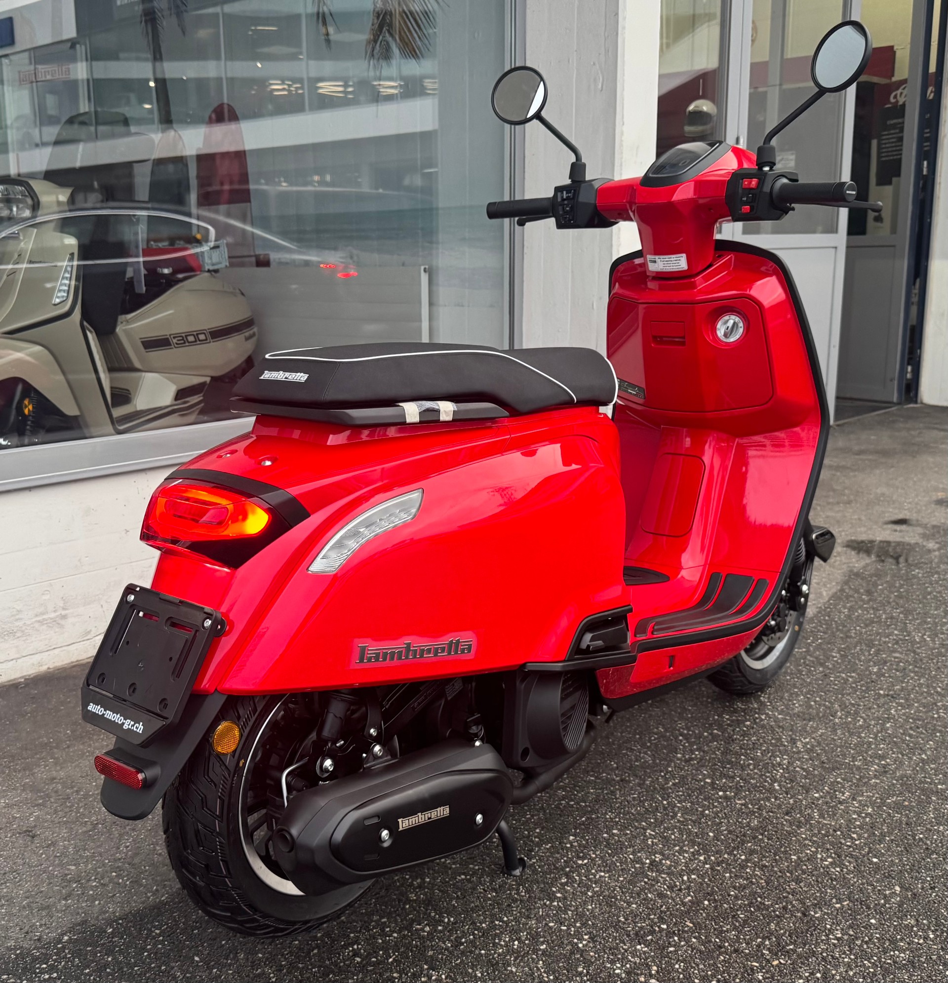LAMBRETTA J125 black trims & rims-image-4