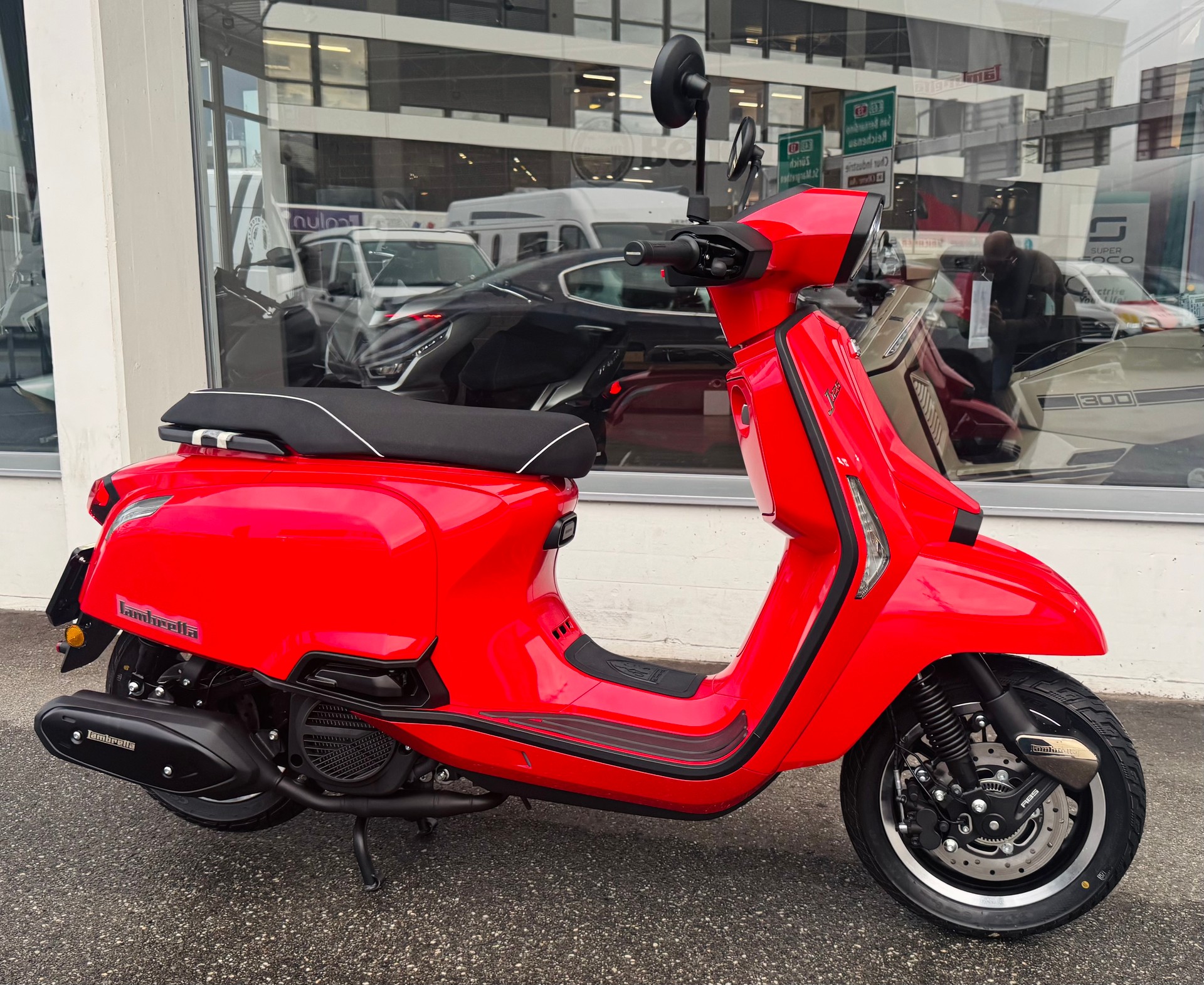 LAMBRETTA J125 black trims & rims-showroom-element-2