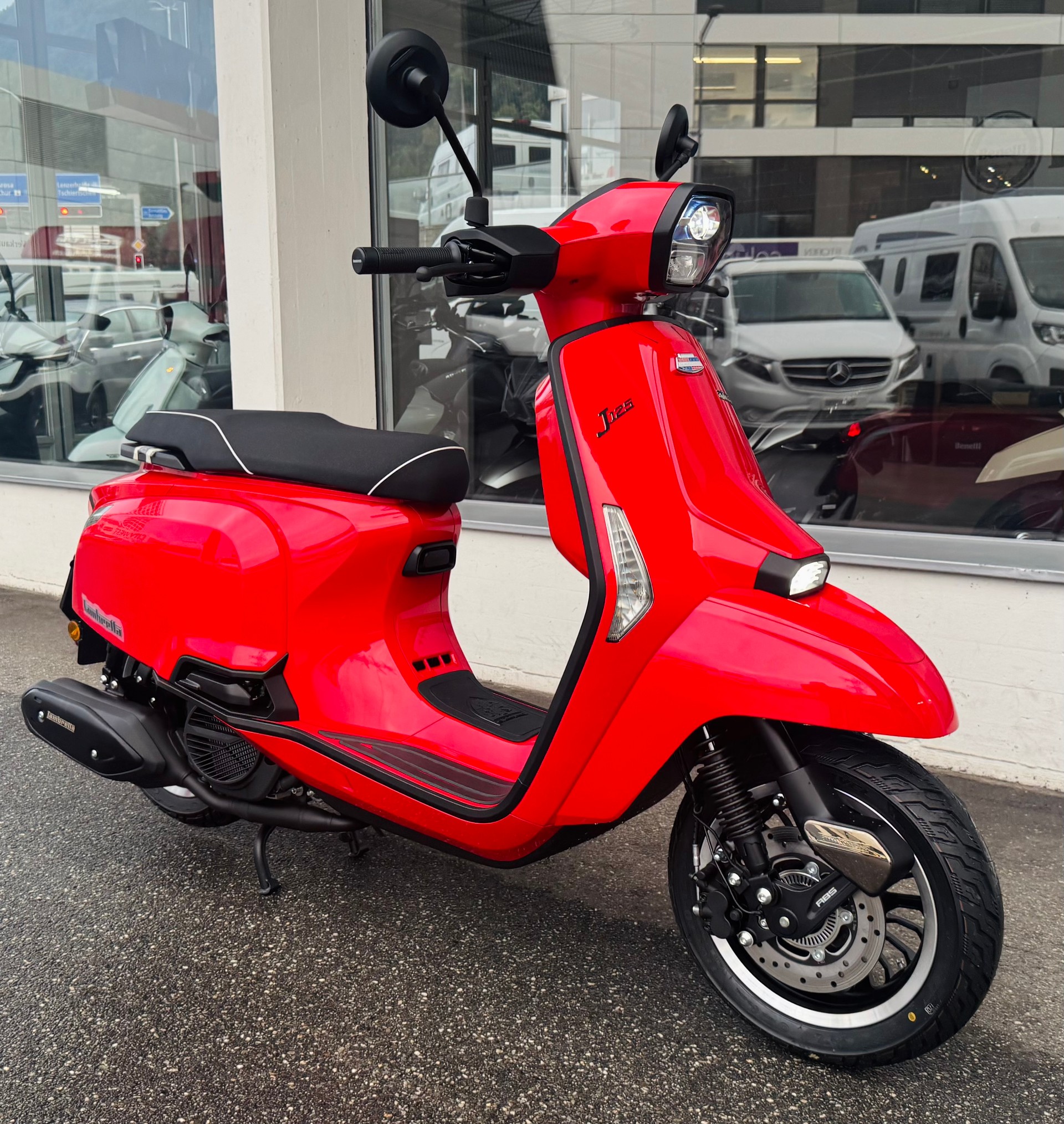 LAMBRETTA J125 black trims & rims-showroom-element-1