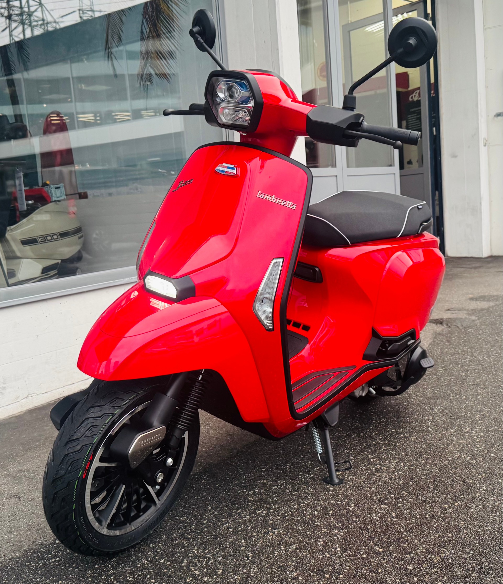 LAMBRETTA J125 black trims & rims-image-9