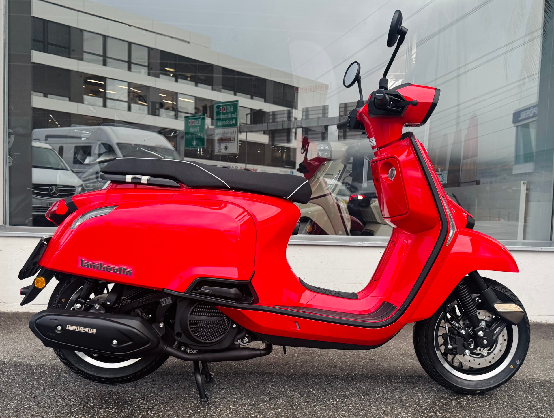 LAMBRETTA J125 black trims & rims-showroom-element-3
