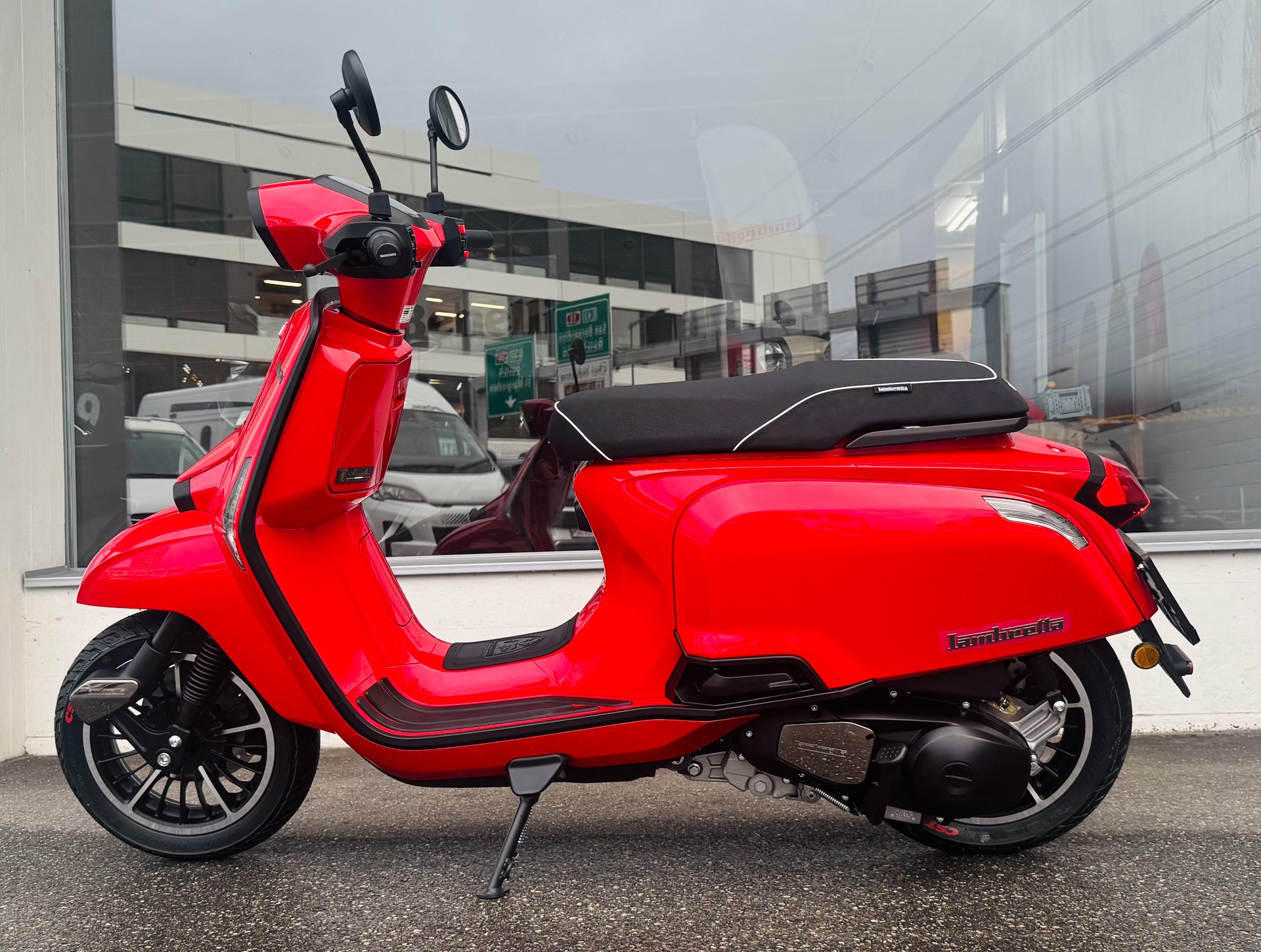 LAMBRETTA J125 black trims & rims-image-8