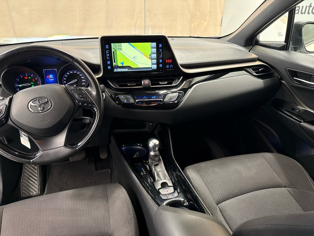 TOYOTA C-HR 1.2 Turbo Premium 4WD Multidrive S-image-4