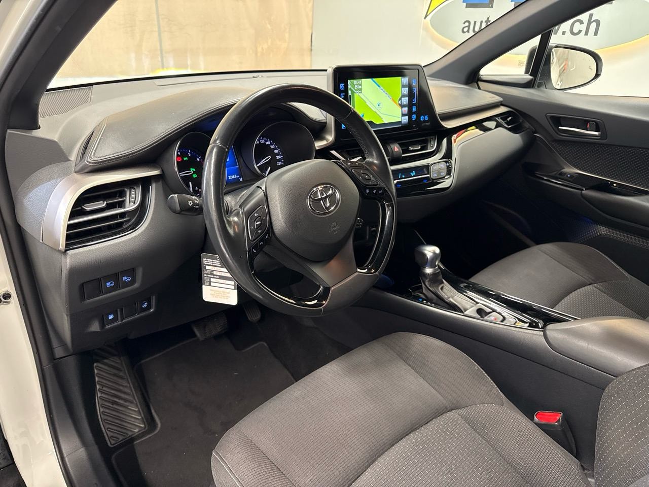 TOYOTA C-HR 1.2 Turbo Premium 4WD Multidrive S-image-2