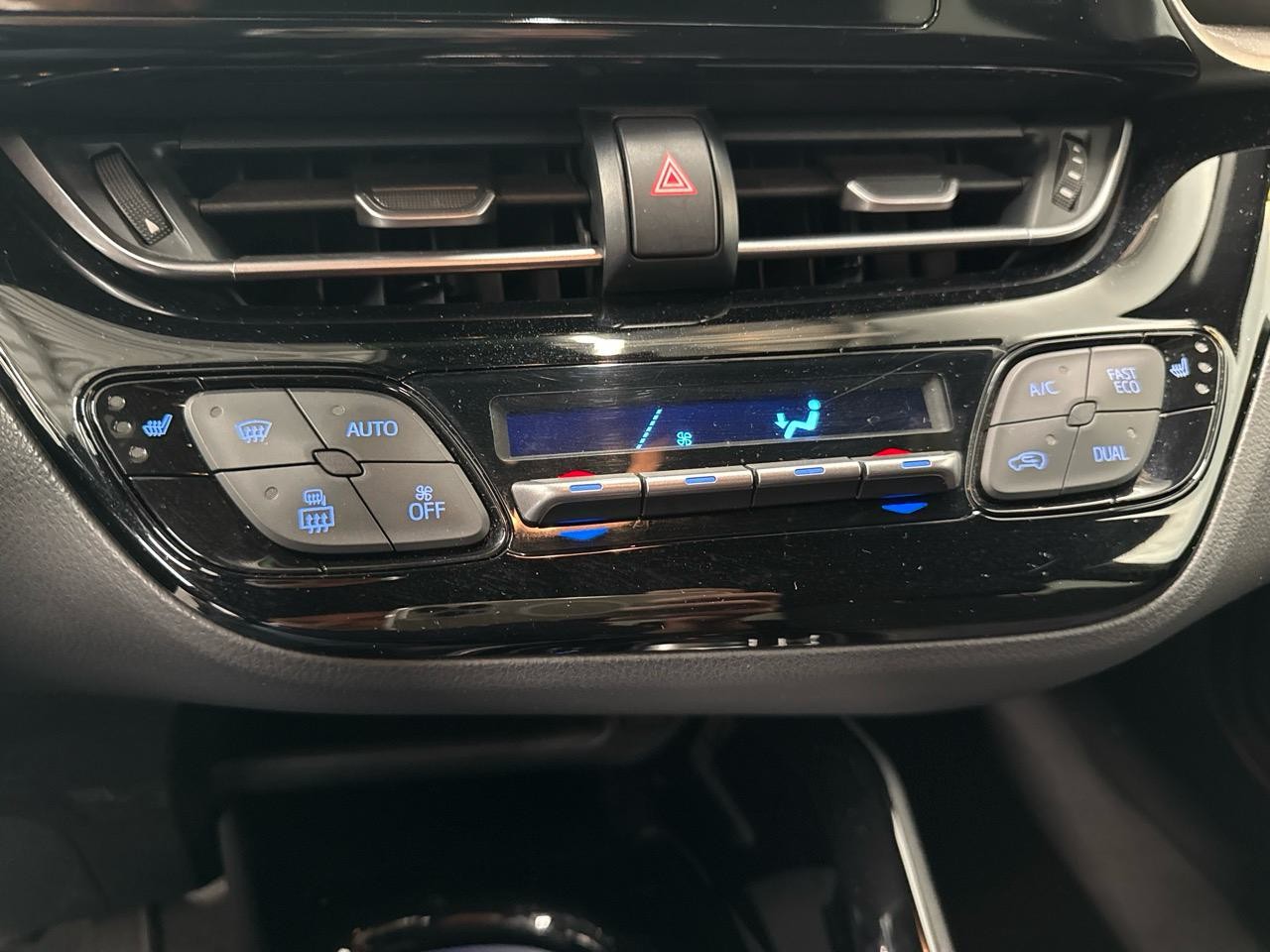 TOYOTA C-HR 1.2 Turbo Premium 4WD Multidrive S-image-6