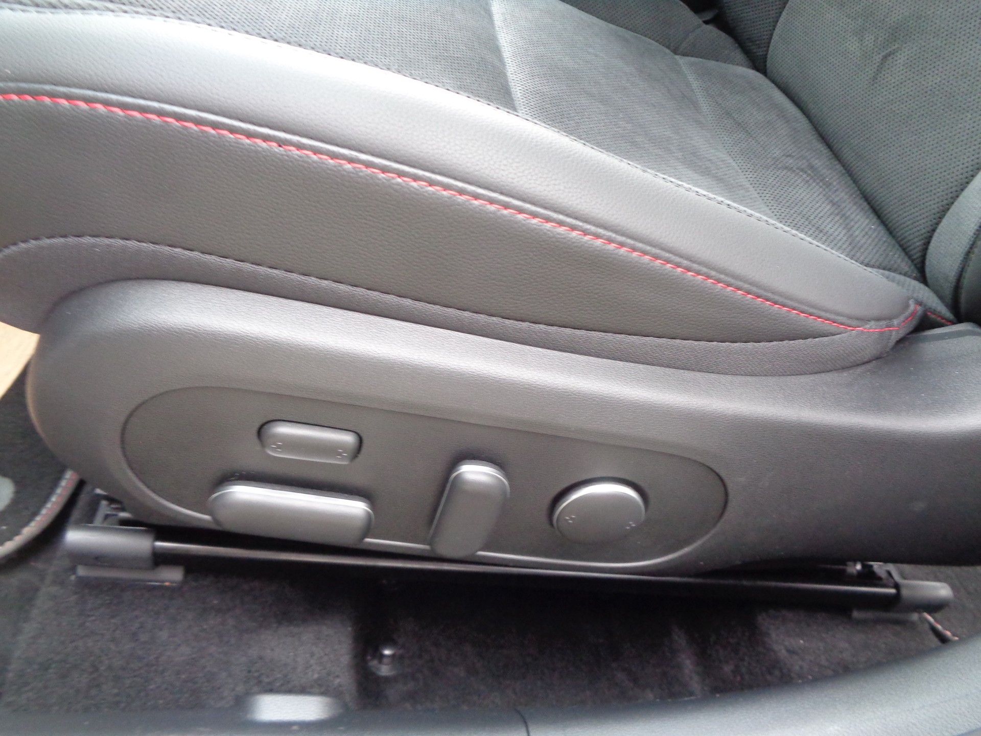 HYUNDAI Kona 1.6 GDi HEV N Line DCT-image-18