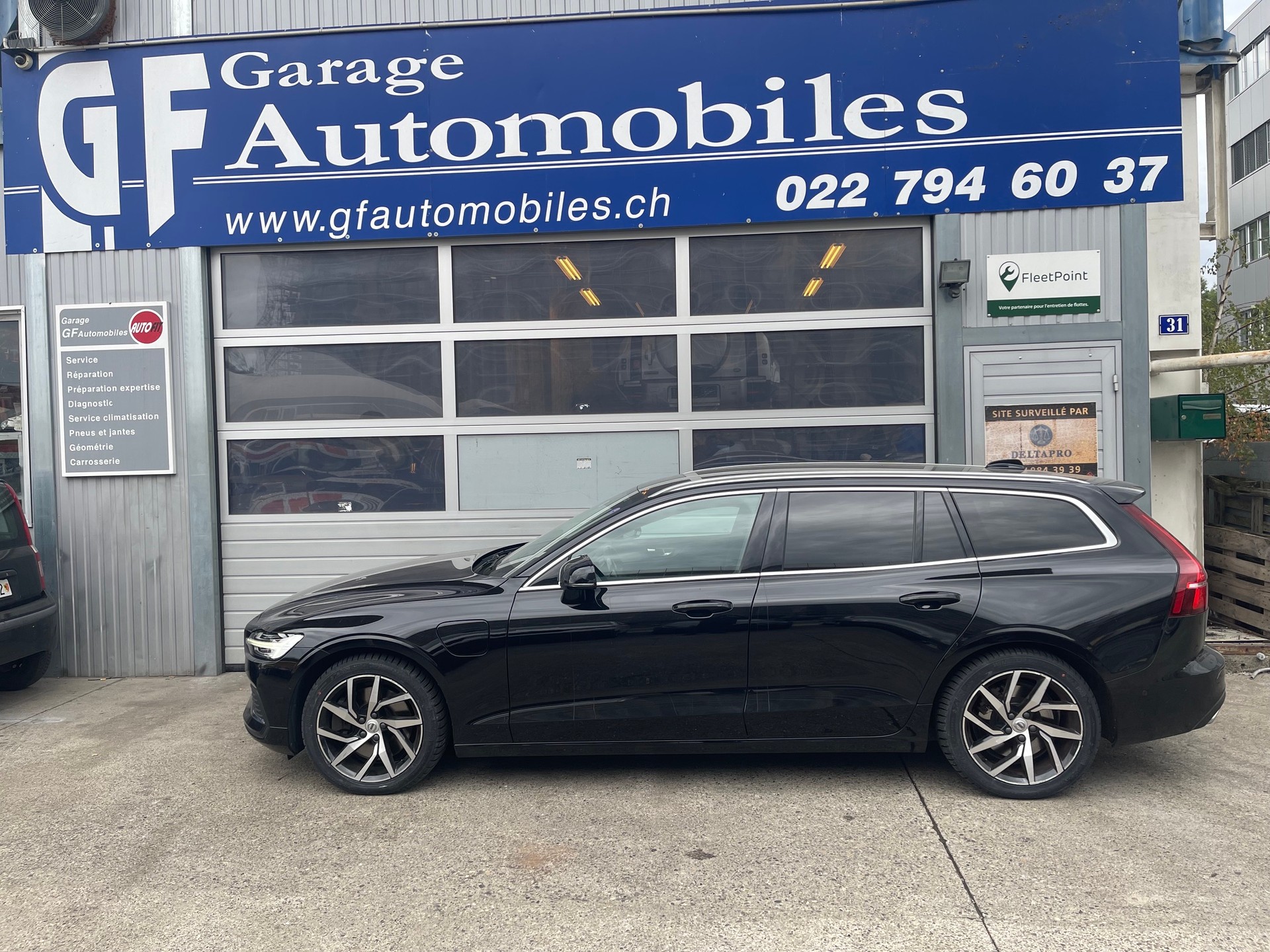 VOLVO V60 T6 eAWD Twin Engine Inscription Geartronic-image-1