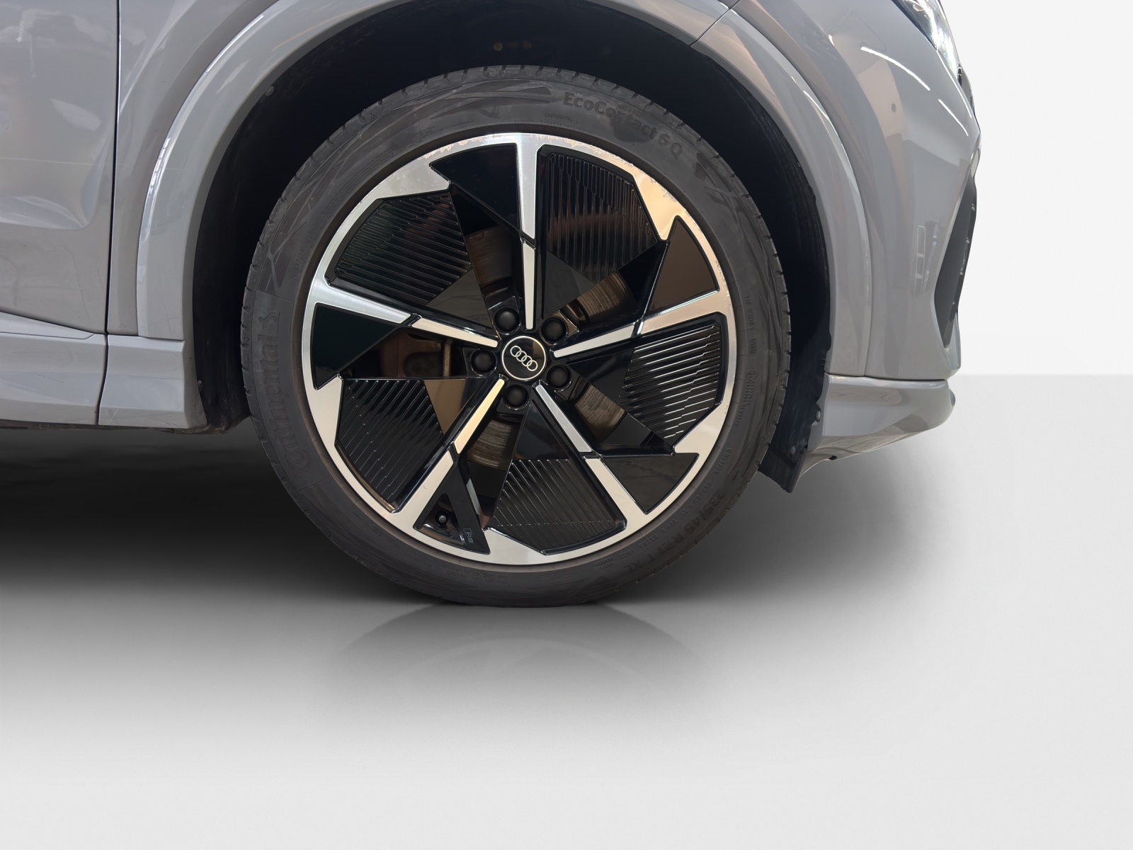 AUDI Q4 e-tron 50 quattro-image-13