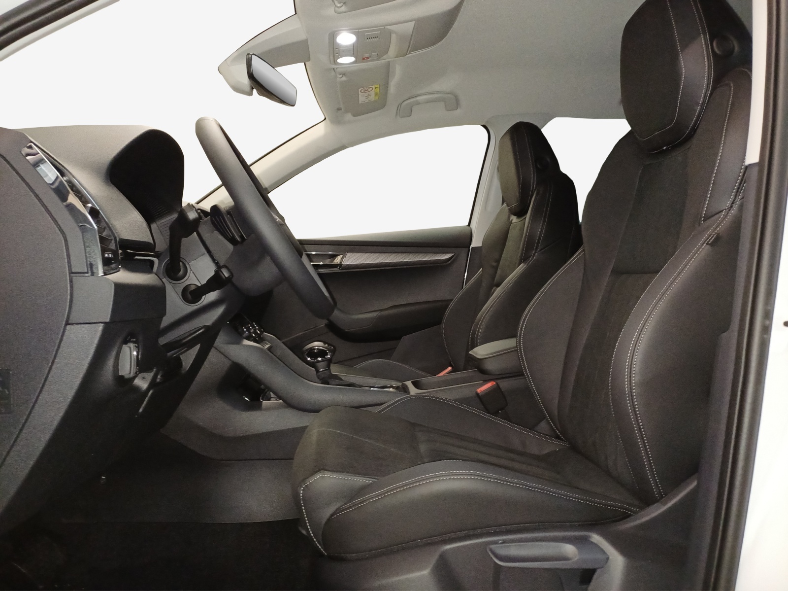 SKODA Karoq 2.0 TDI CR Dynamic 4x4 DSG-image-7