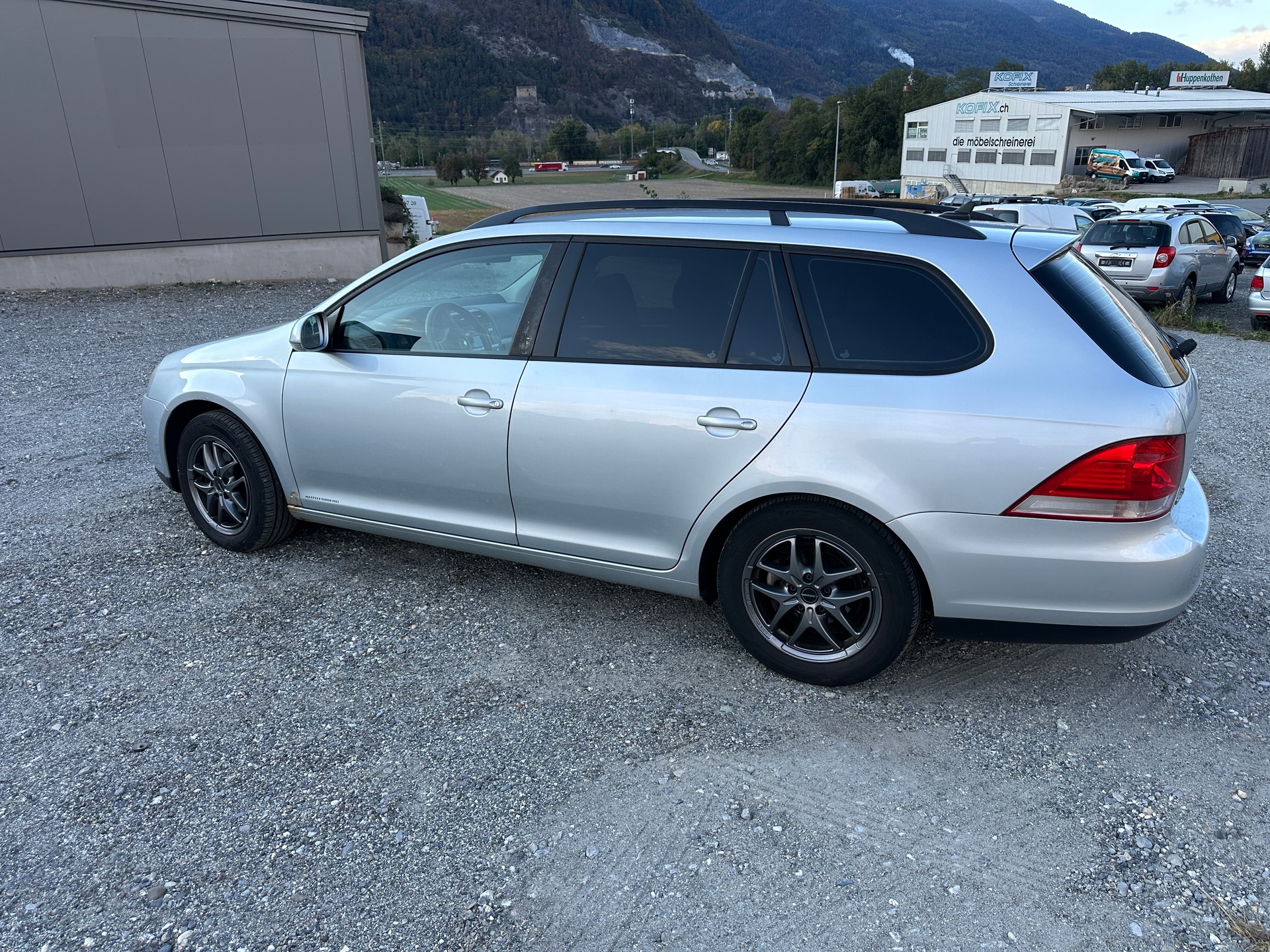 VW Golf Variant 1.9 TDI Comfortline 4Motion-image-5