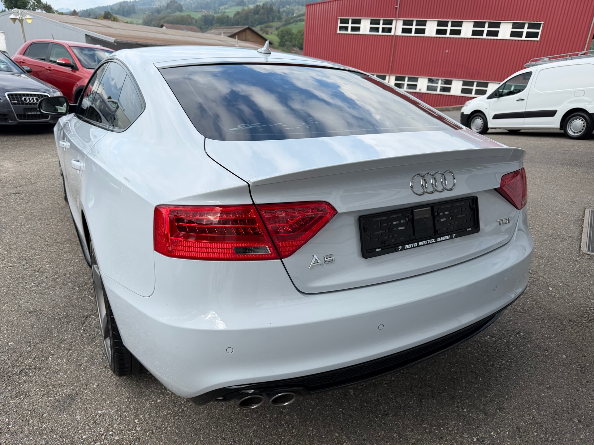AUDI A5 Sportback 2.0 TDI-image-2