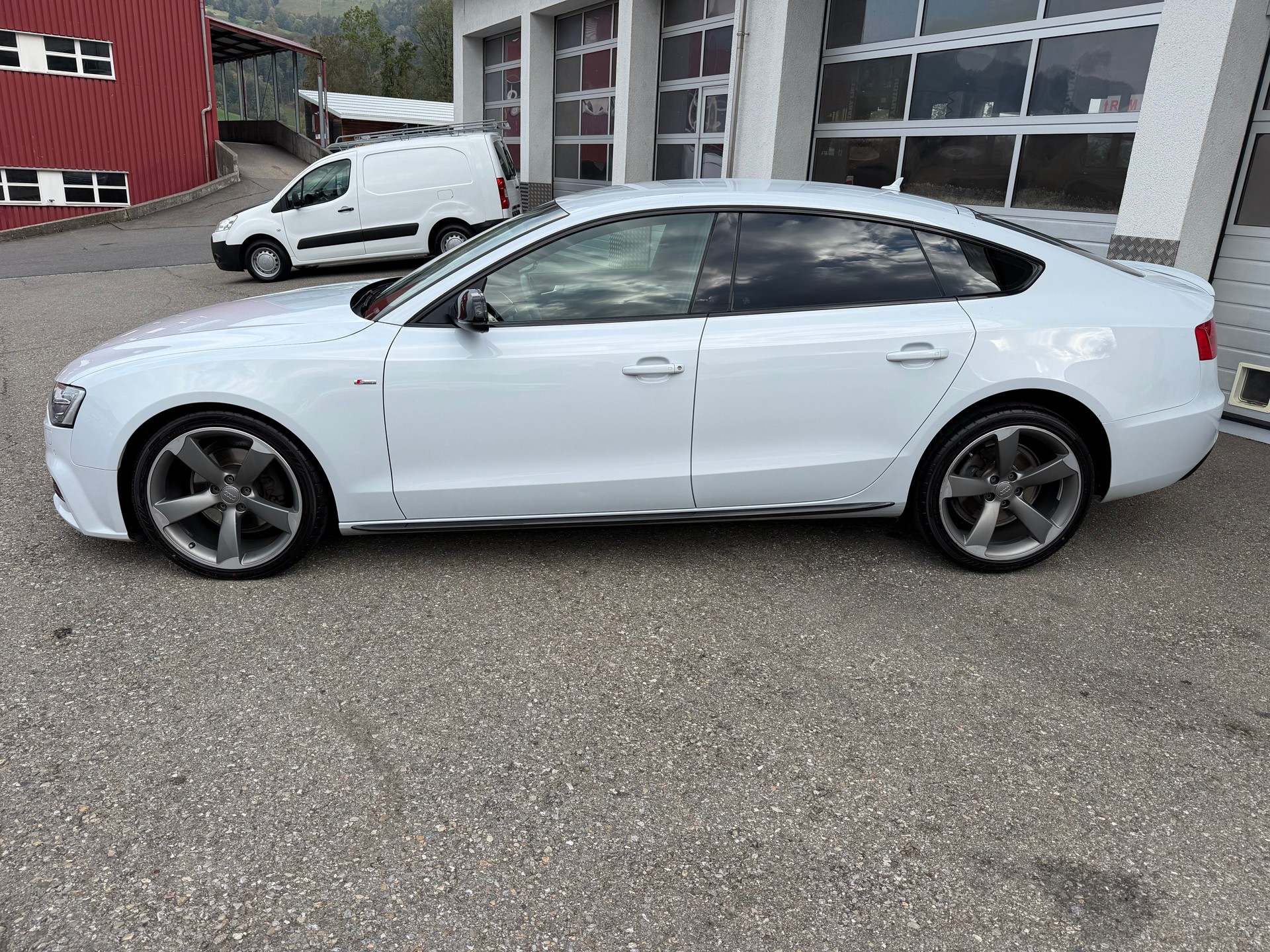 AUDI A5 Sportback 2.0 TDI-image-1