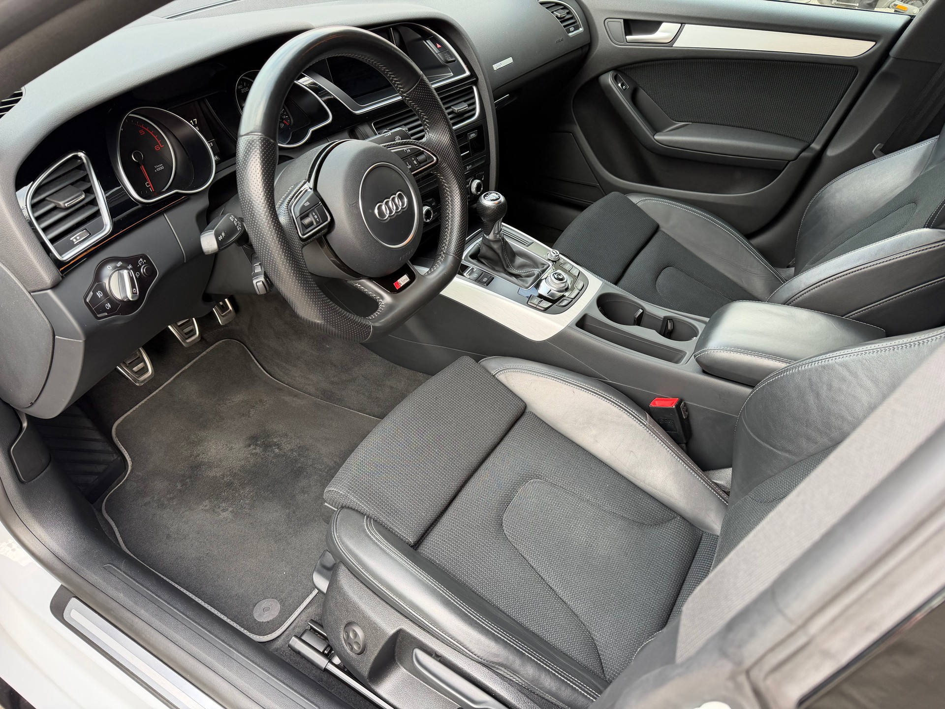 AUDI A5 Sportback 2.0 TDI-image-4