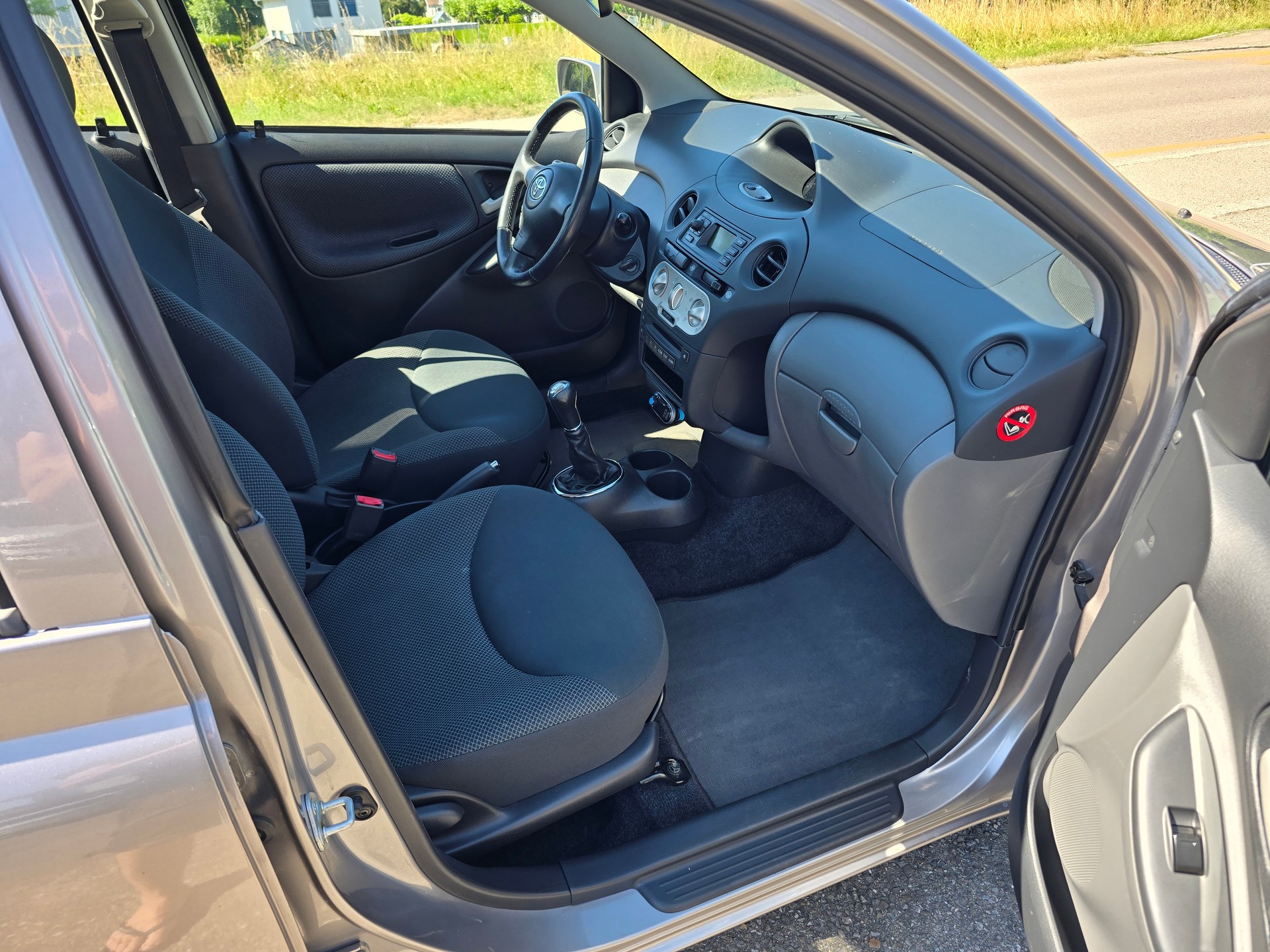 TOYOTA Yaris 1.4 D-4D Linea Luna-image-10