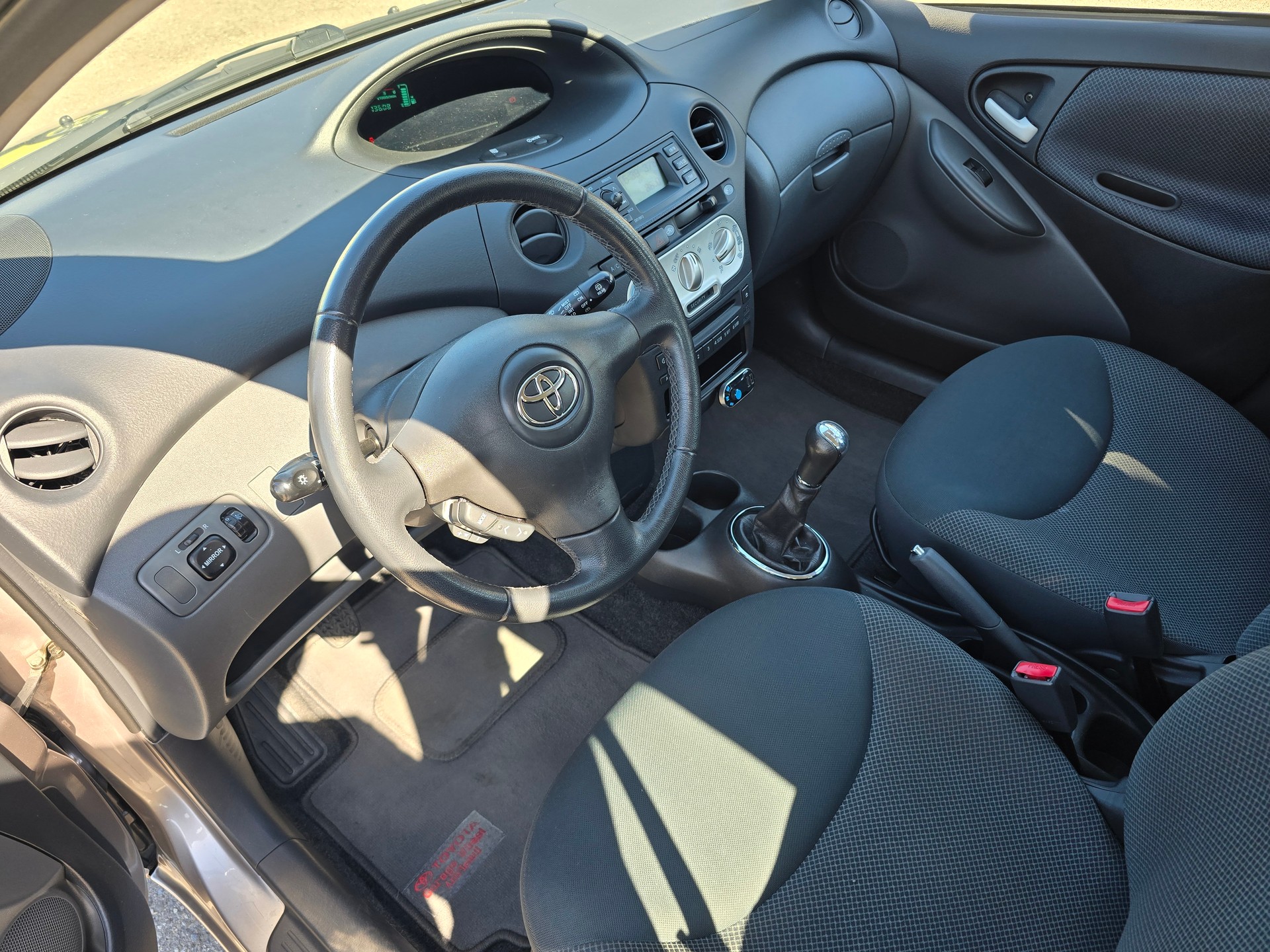 TOYOTA Yaris 1.4 D-4D Linea Luna-image-6