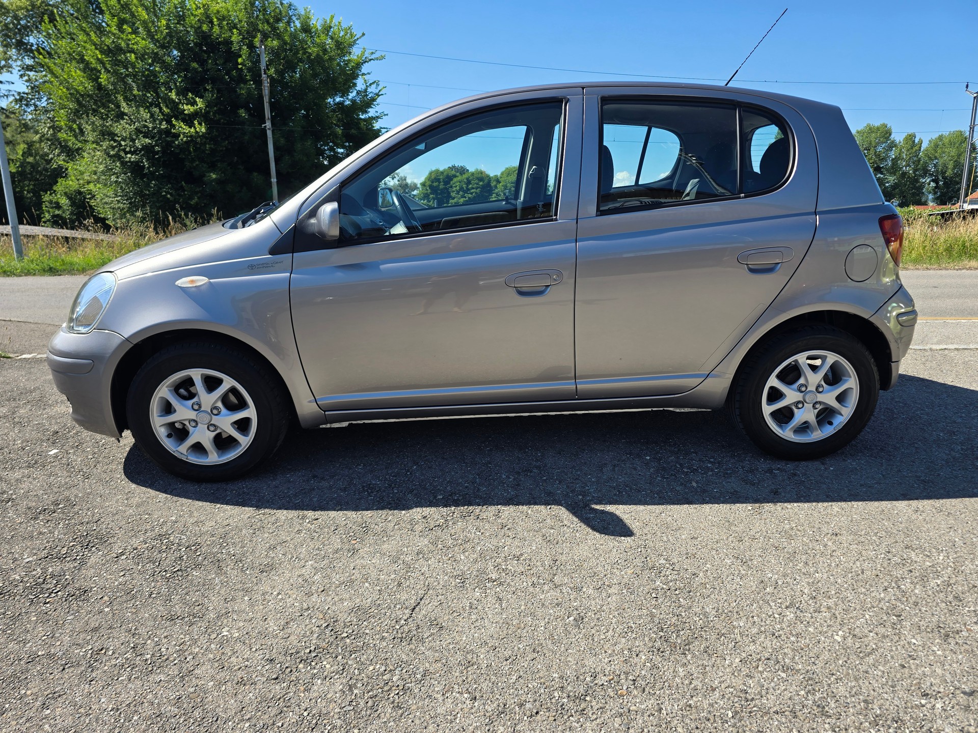 TOYOTA Yaris 1.4 D-4D Linea Luna-image-2