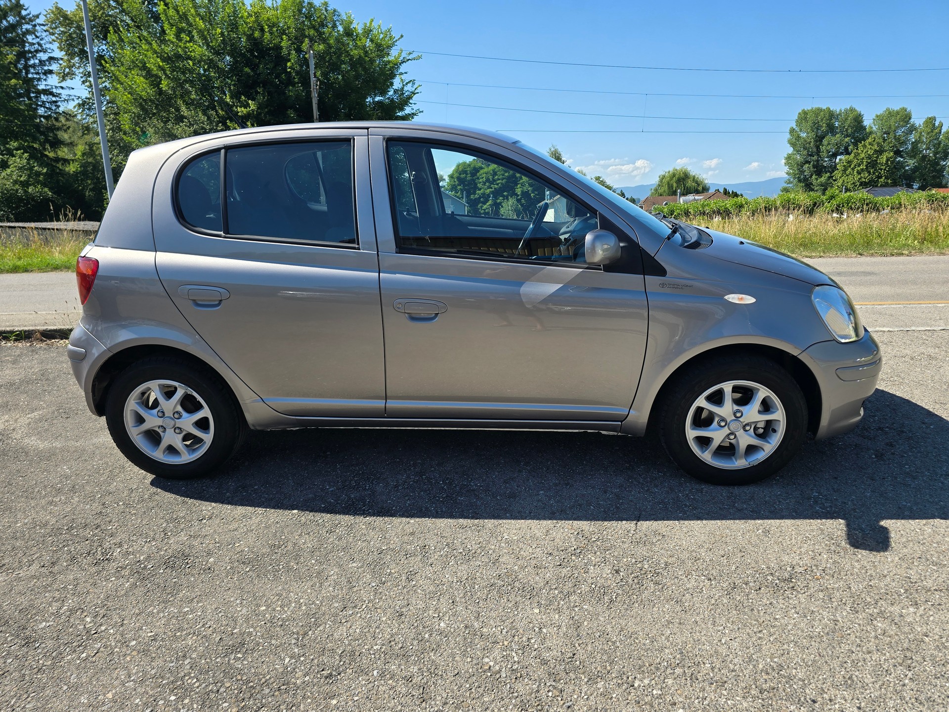 TOYOTA Yaris 1.4 D-4D Linea Luna-image-4