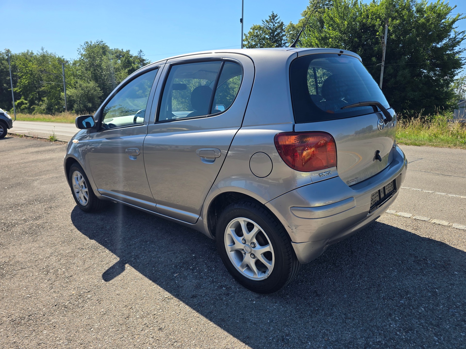 TOYOTA Yaris 1.4 D-4D Linea Luna-image-3