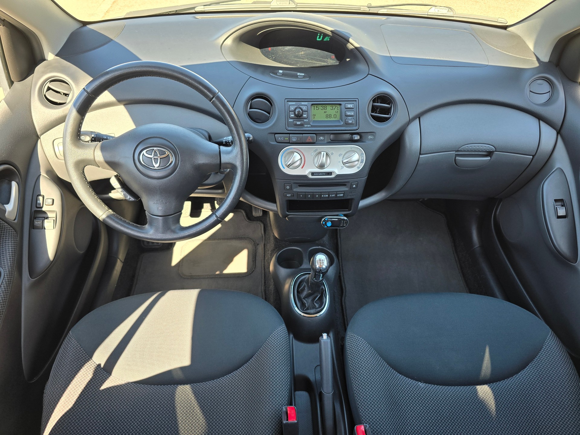 TOYOTA Yaris 1.4 D-4D Linea Luna-image-8