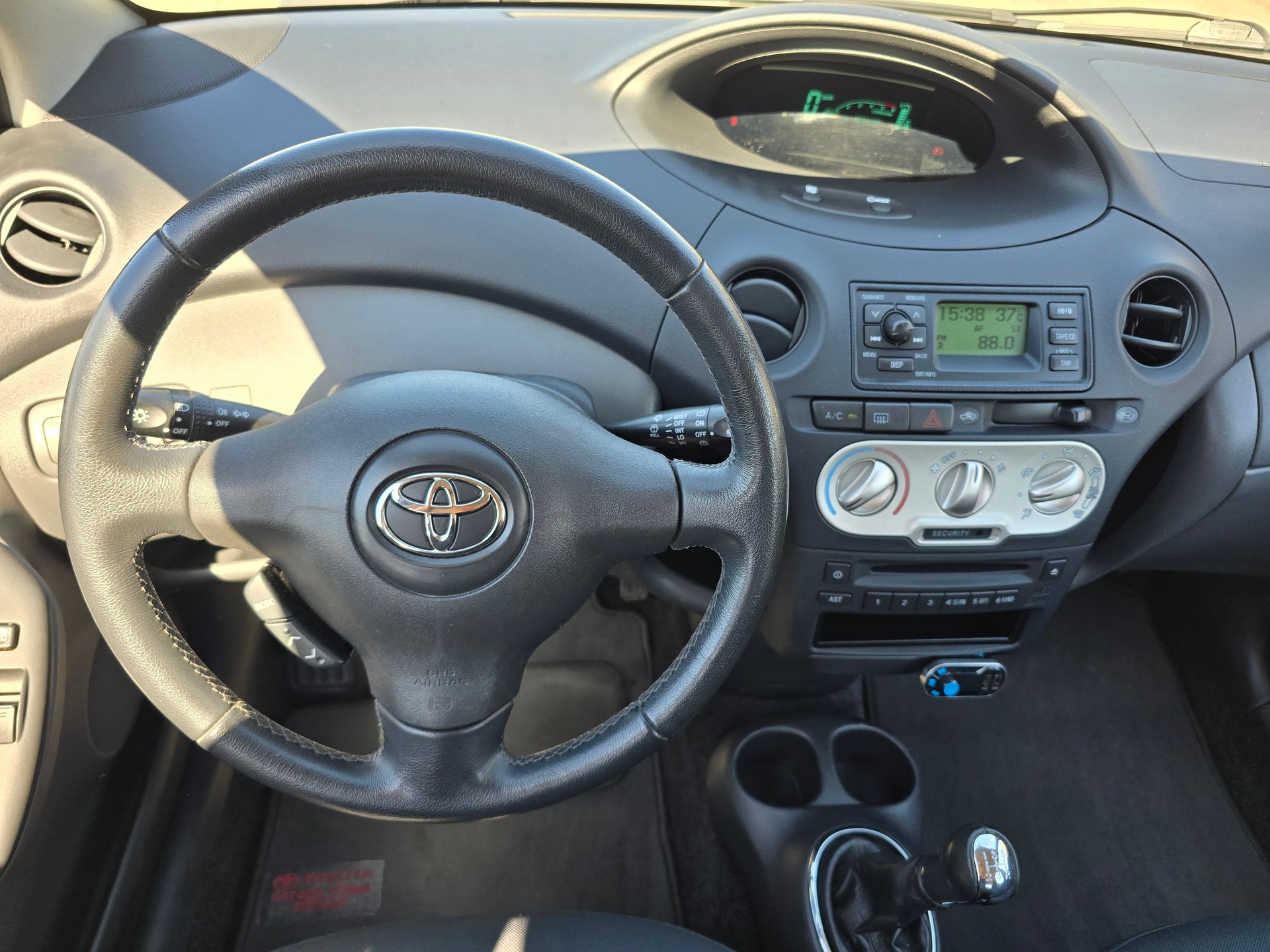 TOYOTA Yaris 1.4 D-4D Linea Luna-image-7