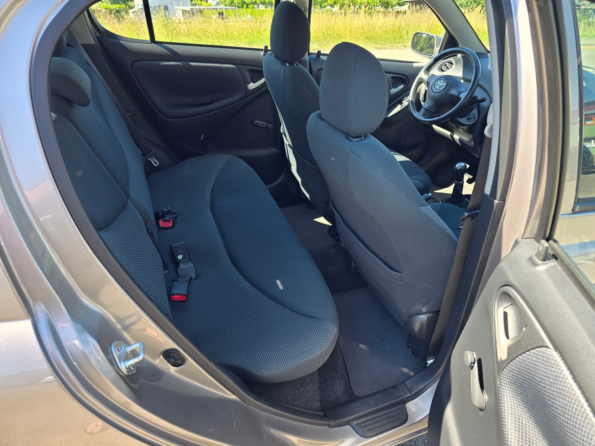 TOYOTA Yaris 1.4 D-4D Linea Luna-image-11