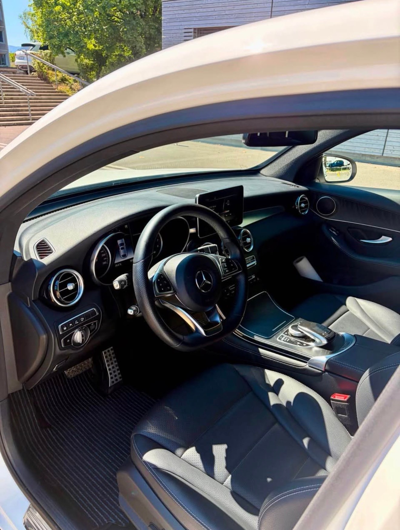 MERCEDES-BENZ GLC 250 AMG Line 4m-image-2