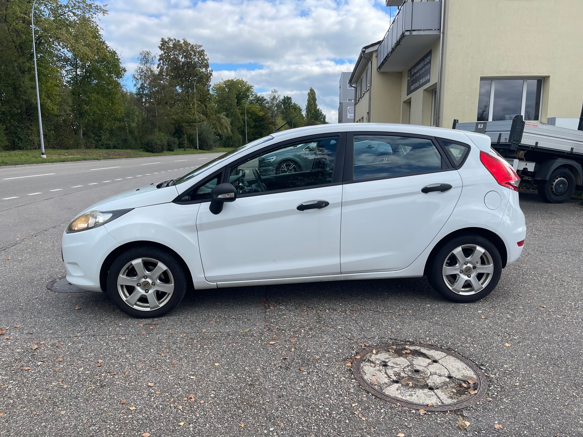 FORD Fiesta 1.25 16V Ambiente-image-1